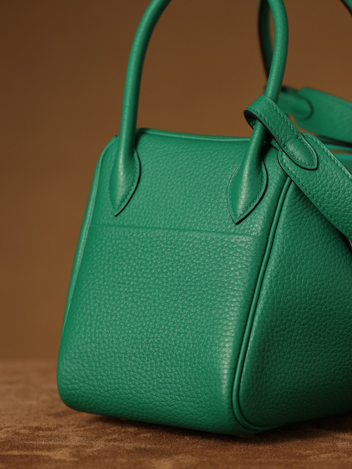 Shebag fully handmade Hermes Lindy 26 bag togo leather review(2025 Jan updated)-Best Quality Fake designer Bag Review, Replica designer bag ru Shebag fully handmade Hermes Lindy 26 bag togo leather review(2025 Jan updated)-Best Quality Fake designer Bag Review, Replica designer bag ru
