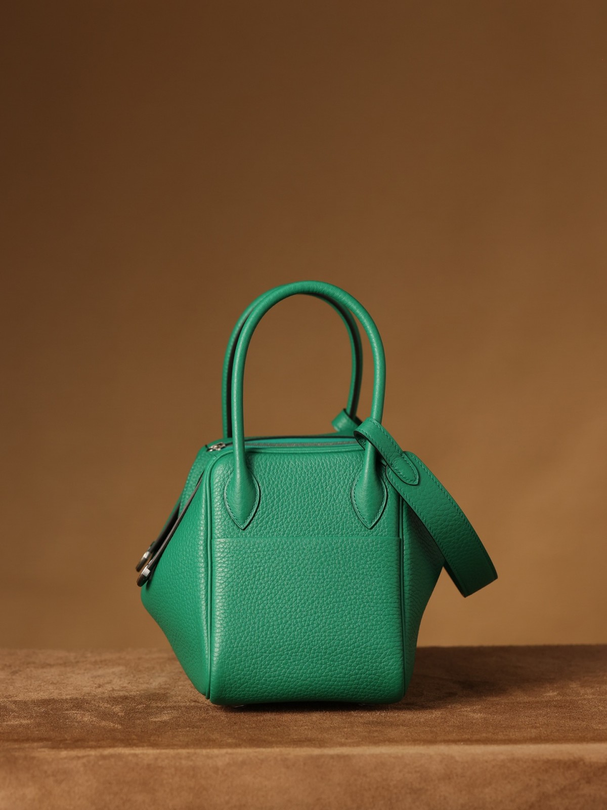 Shebag fully handmade Hermes Lindy 26 bag togo leather review(2025 Jan updated)-Best Quality Fake designer Bag Review, Replica designer bag ru Shebag fully handmade Hermes Lindy 26 bag togo leather review(2025 Jan updated)-Best Quality Fake designer Bag Review, Replica designer bag ru