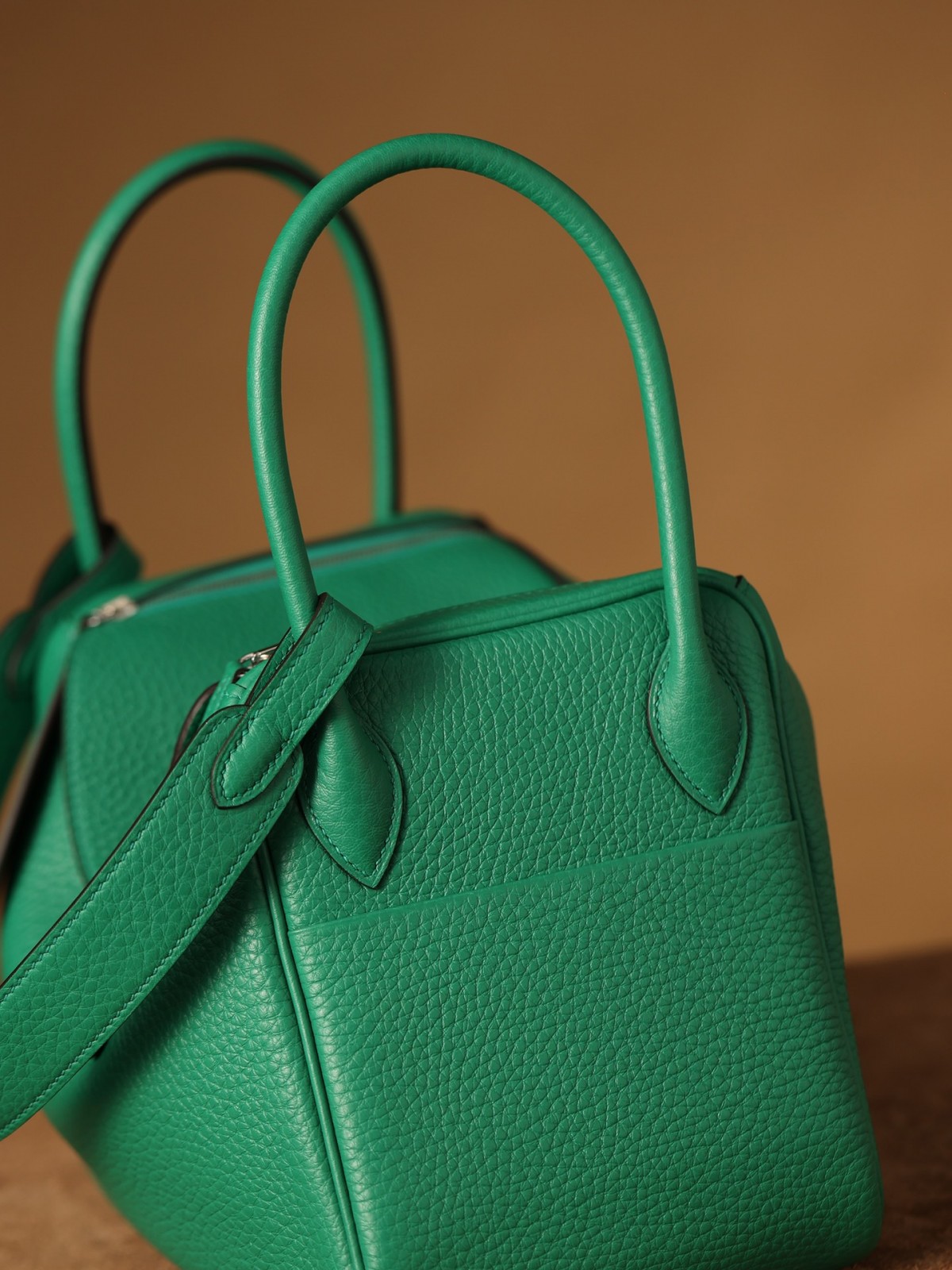 Shebag fully handmade Hermes Lindy 26 bag togo leather review(2025 Jan updated)-Best Quality Fake designer Bag Review, Replica designer bag ru Shebag fully handmade Hermes Lindy 26 bag togo leather review(2025 Jan updated)-Best Quality Fake designer Bag Review, Replica designer bag ru