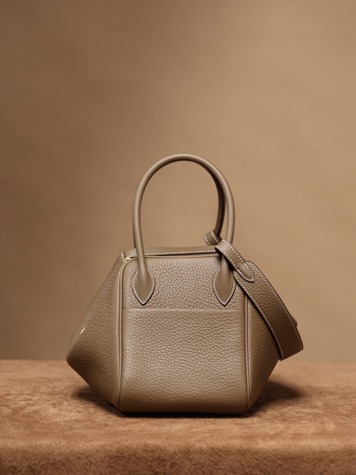 Shebag fully handmade Hermes Lindy 26 grey gold in togo(2025 Jan updated)-Best Quality Fake designer Bag Review, Replica designer bag ru