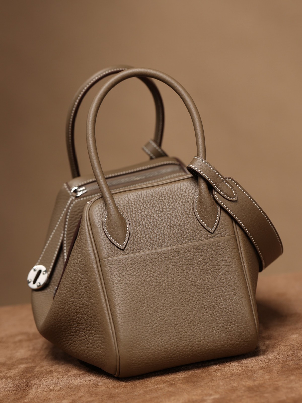 Shebag fully handmade Hermes Lindy 26 grey gold in togo(2025 Jan updated)-Best Quality Fake designer Bag Review, Replica designer bag ru