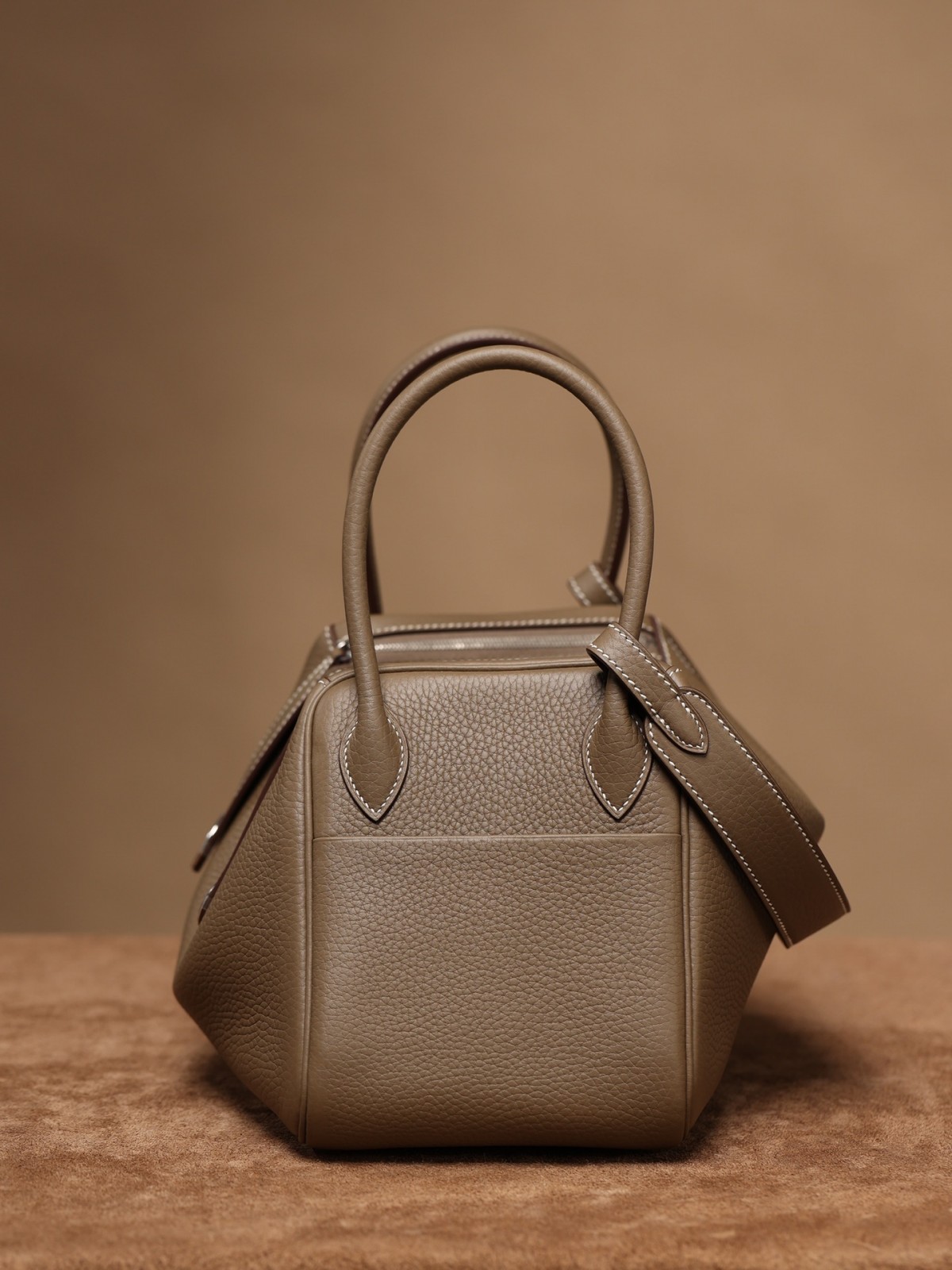 Shebag fully handmade Hermes Lindy 26 grey gold in togo(2025 Jan updated)-Best Quality Fake designer Bag Review, Replica designer bag ru