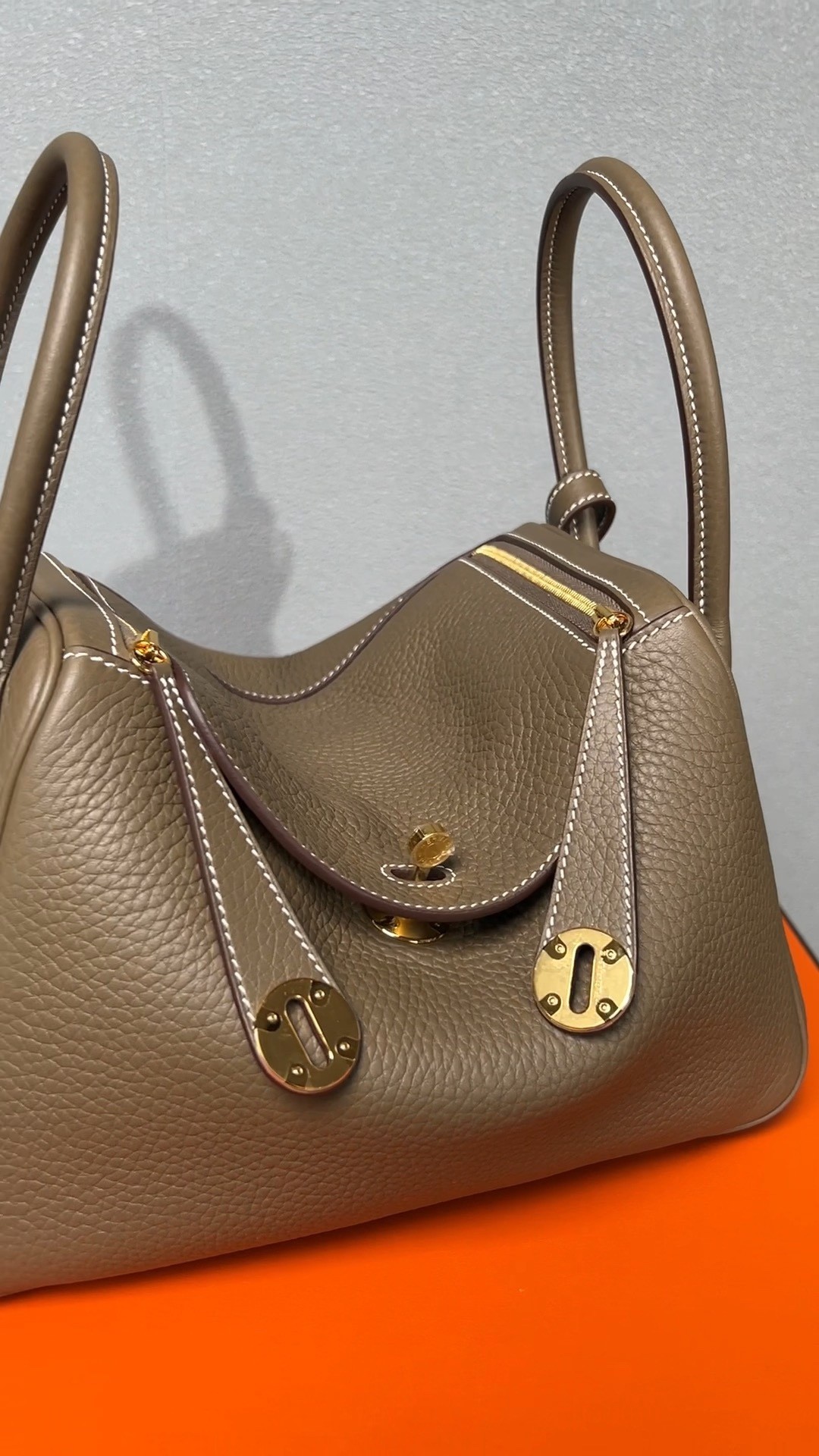 Shebag fully handmade Hermes Lindy 26 grey gold in togo(2025 Jan updated)-Best Quality Fake designer Bag Review, Replica designer bag ru