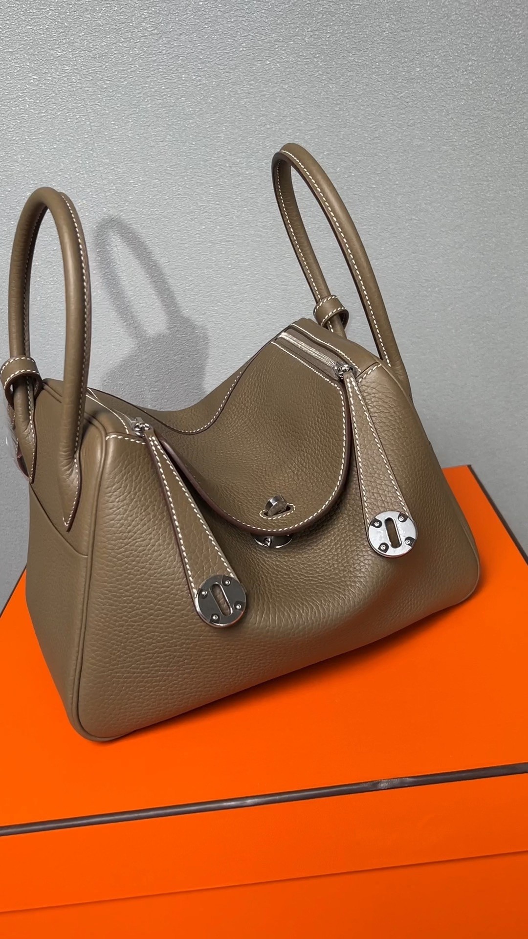 Shebag fully handmade Hermes Lindy 26 grey gold in togo(2025 Jan updated)-Best Quality Fake designer Bag Review, Replica designer bag ru