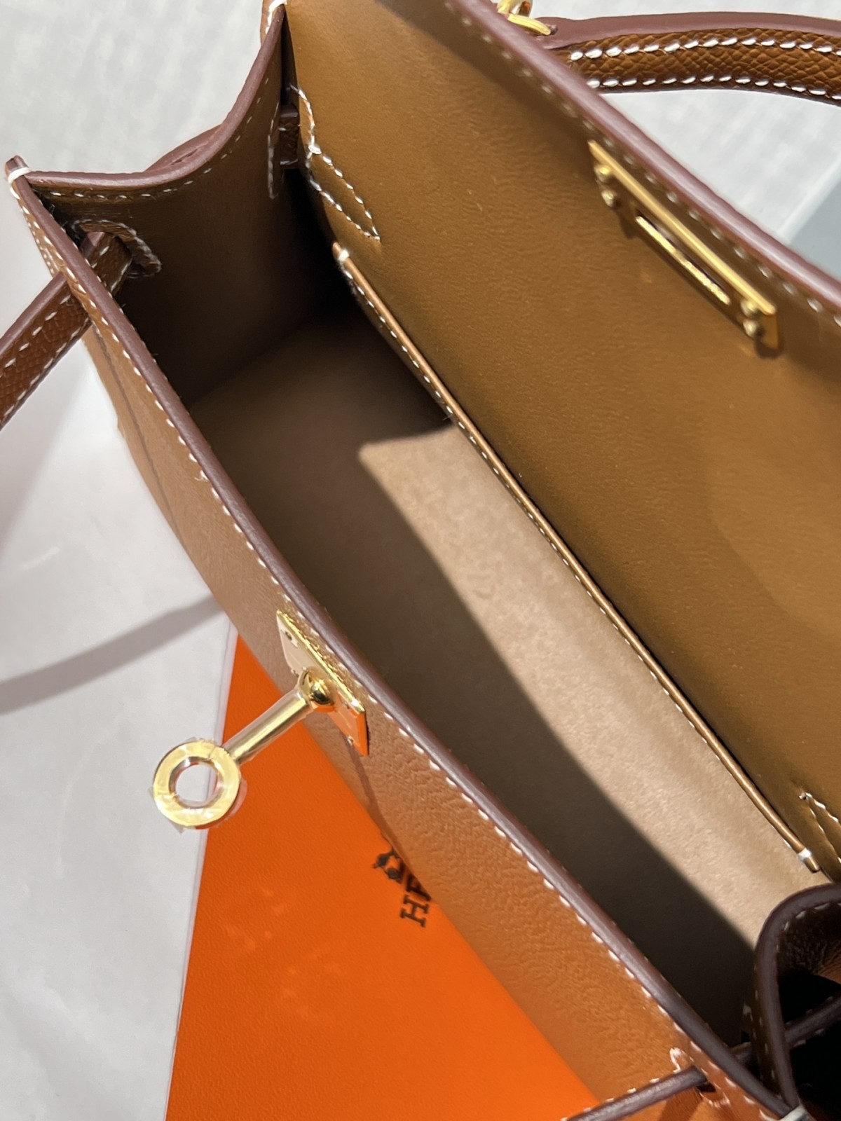 Shebag fully handmade Mini kelly 2 in brown gold Epsom leather review (2025 Feb updated)-Best Quality Fake designer Bag Review, Replica designer bag ru Shebag fully handmade Mini kelly 2 in brown gold Epsom leather review (2025 Feb updated)-Best Quality Fake designer Bag Review, Replica designer bag ru