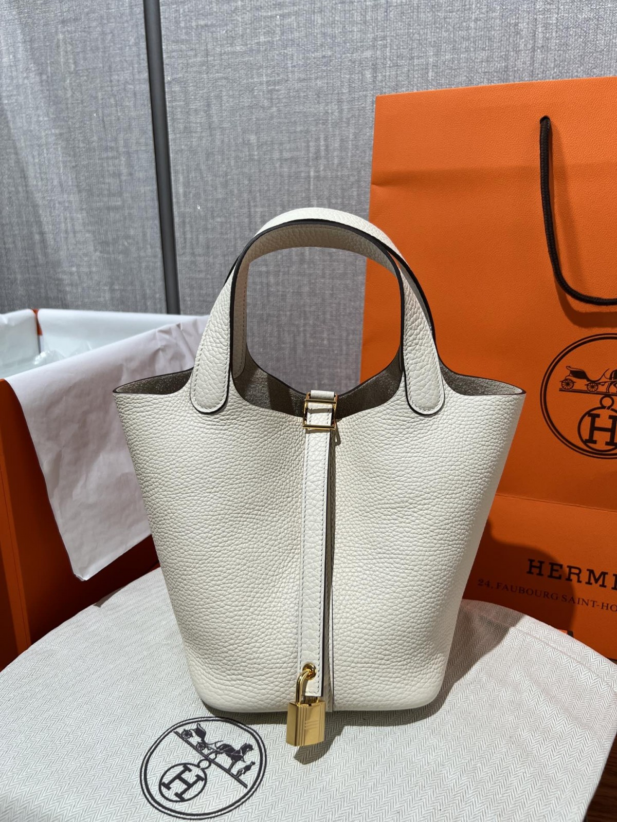 Shebag handmade Hermes white Picotin 18 bag in white togo (2025 Feb updated)-Best Quality Fake designer Bag Review, Replica designer bag ru Shebag handmade Hermes white Picotin 18 bag in white togo (2025 Feb updated)-Best Quality Fake designer Bag Review, Replica designer bag ru
