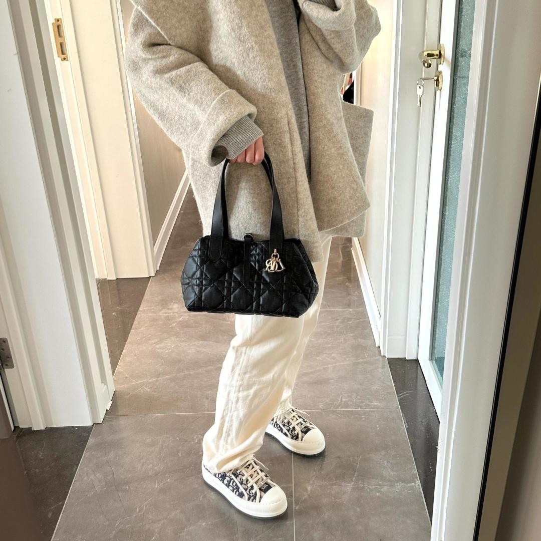 Shebag Super replica 2025 new Dior Toujours in black medium size (2025 Mar updated)-Best Quality Fake designer Bag Review, Replica designer bag ru Shebag Super replica 2025 new Dior Toujours in black medium size (2025 Mar updated)-Best Quality Fake designer Bag Review, Replica designer bag ru