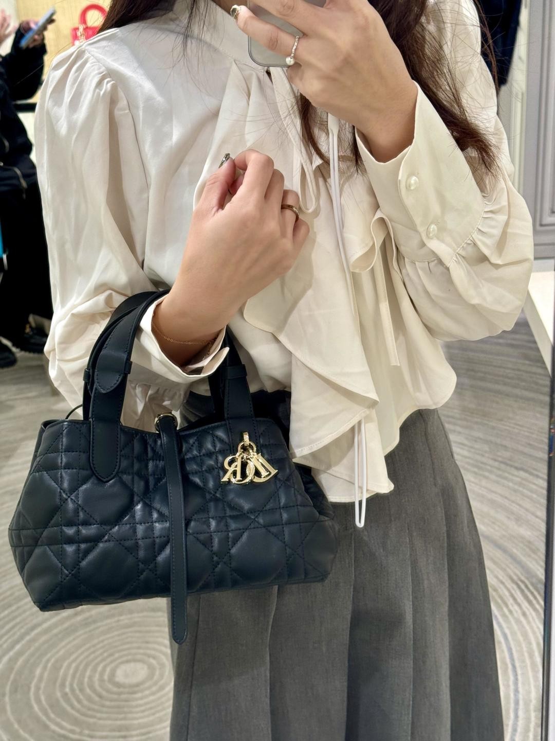 Shebag Super replica 2025 new Dior Toujours in black medium size (2025 Mar updated)-Best Quality Fake designer Bag Review, Replica designer bag ru Shebag Super replica 2025 new Dior Toujours in black medium size (2025 Mar updated)-Best Quality Fake designer Bag Review, Replica designer bag ru