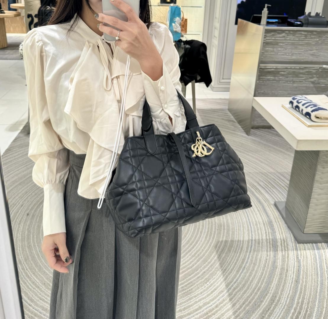 Shebag Super replica 2025 new Dior Toujours in black medium size (2025 Mar updated)-Best Quality Fake designer Bag Review, Replica designer bag ru Shebag Super replica 2025 new Dior Toujours in black medium size (2025 Mar updated)-Best Quality Fake designer Bag Review, Replica designer bag ru