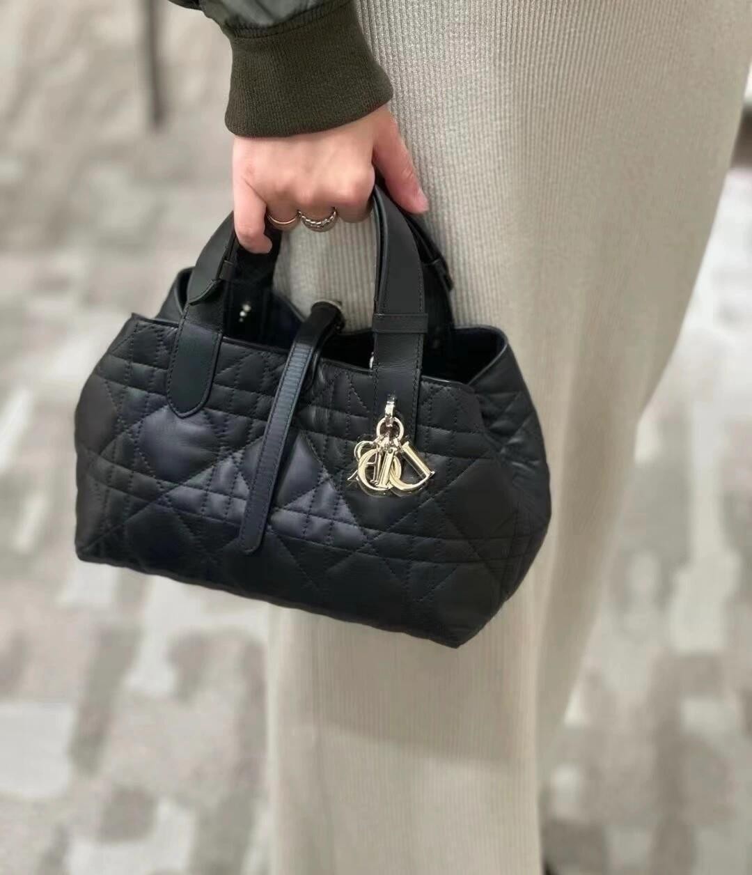 Shebag Super replica 2025 new Dior Toujours in black medium size (2025 Mar updated)-Best Quality Fake designer Bag Review, Replica designer bag ru Shebag Super replica 2025 new Dior Toujours in black medium size (2025 Mar updated)-Best Quality Fake designer Bag Review, Replica designer bag ru