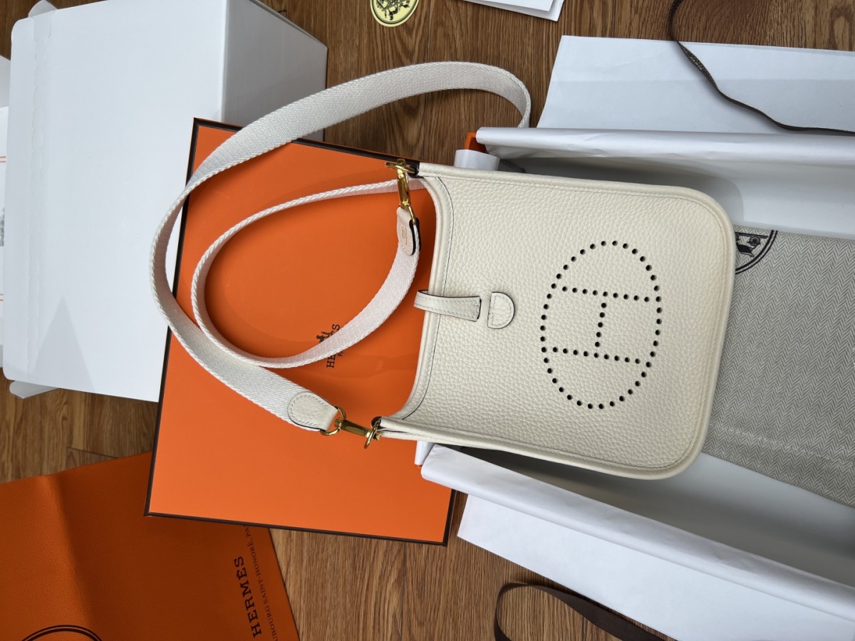 Shebag fully handmade replica Hermes Evelyne 19 bag in white togo leather (2025 Mar updated)-Best Quality Fake designer Bag Review, Replica designer bag ru Shebag fully handmade replica Hermes Evelyne 19 bag in white togo leather (2025 Mar updated)-Best Quality Fake designer Bag Review, Replica designer bag ru