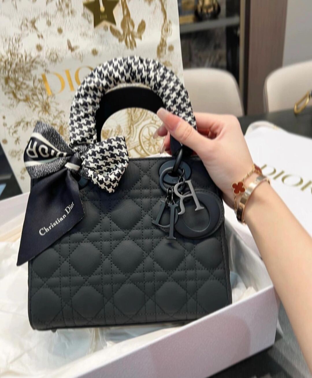 Shebag Top replica Lady Dior mini in Sand Black bag full review(2025 Mar updated)-Best Quality Fake designer Bag Review, Replica designer bag ru