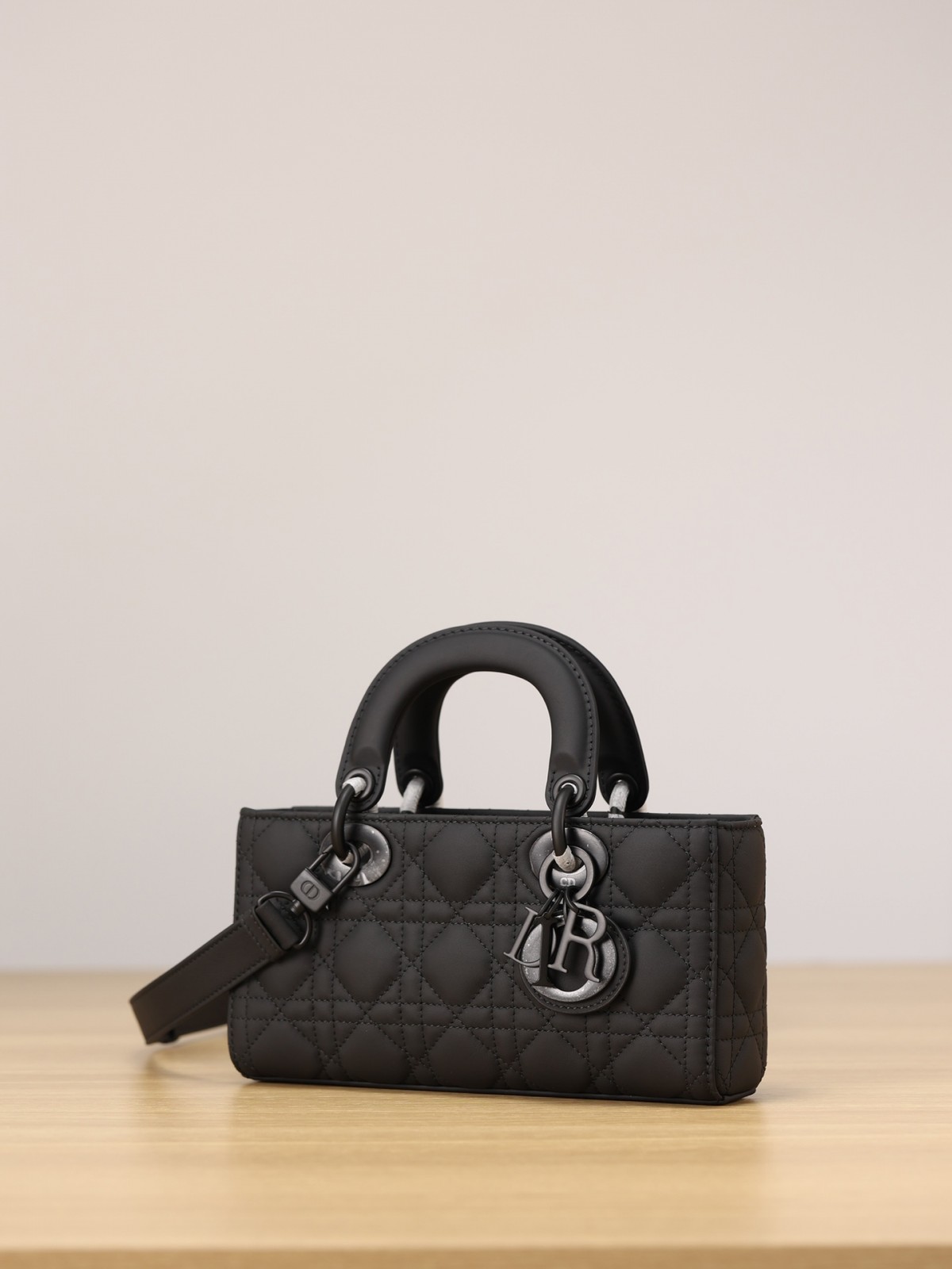 Shebag Top replica Lady Dior mini in Sand Black bag full review(2025 Mar updated)-Best Quality Fake designer Bag Review, Replica designer bag ru
