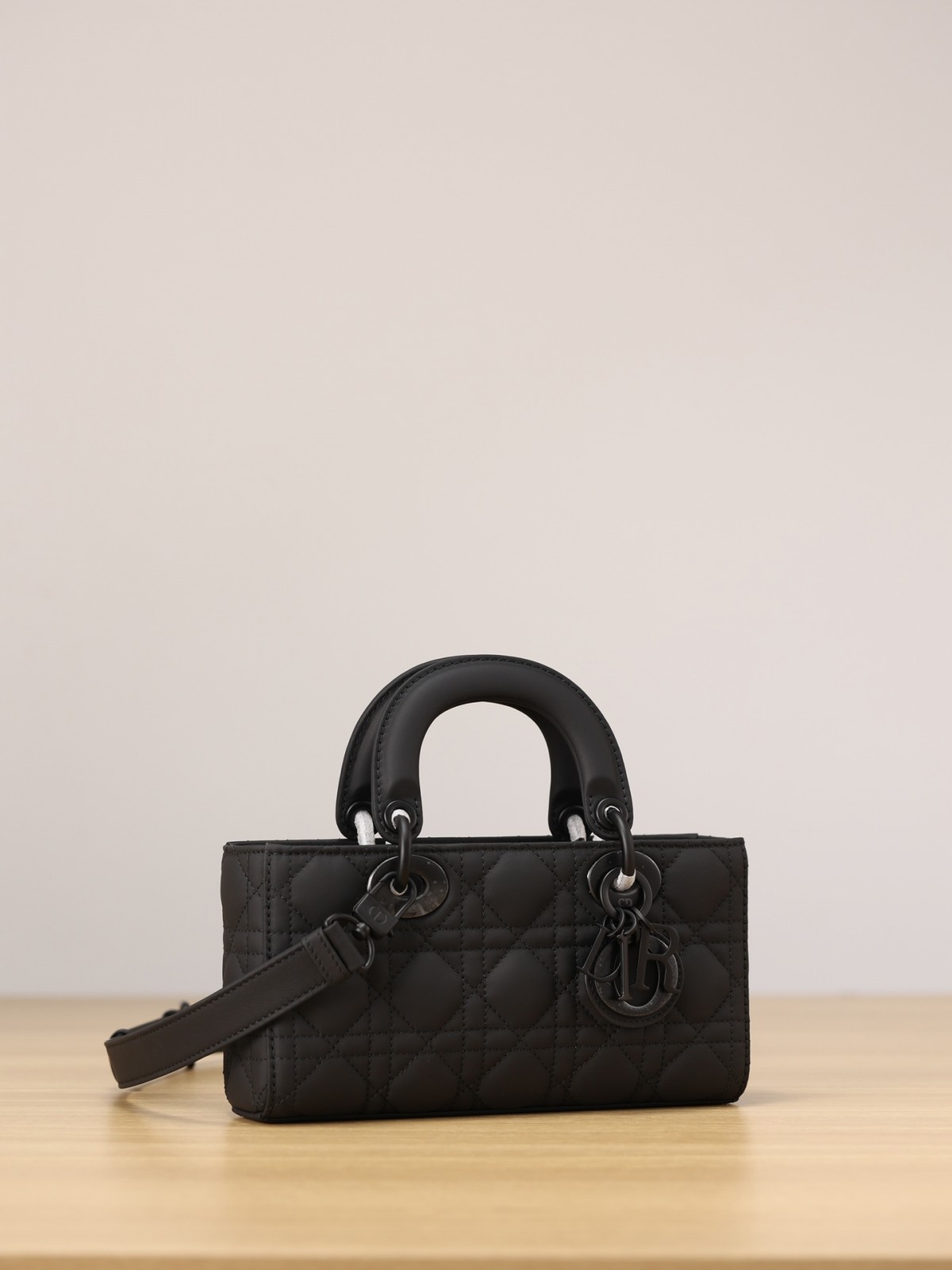 Shebag Top replica Lady Dior mini in Sand Black bag full review(2025 Mar updated)-Best Quality Fake designer Bag Review, Replica designer bag ru