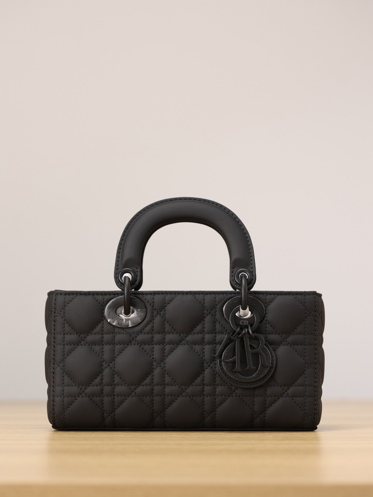 Shebag Top replica Lady Dior mini in Sand Black bag full review(2025 Mar updated)-Best Quality Fake designer Bag Review, Replica designer bag ru