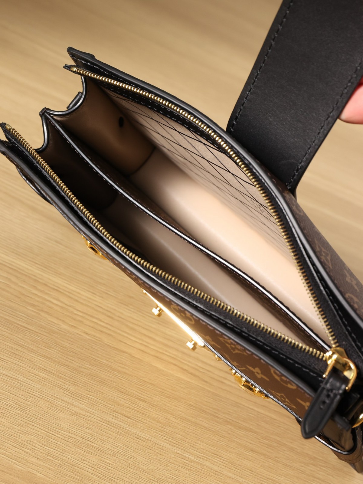 Shebag super replica Louis Vuitton M43596 TRUNK CLUTCH bag full review (2025 Apr updated)-Best Quality Fake designer Bag Review, Replica designer bag ru Shebag super replica Louis Vuitton M43596 TRUNK CLUTCH bag full review (2025 Apr updated)-Best Quality Fake designer Bag Review, Replica designer bag ru