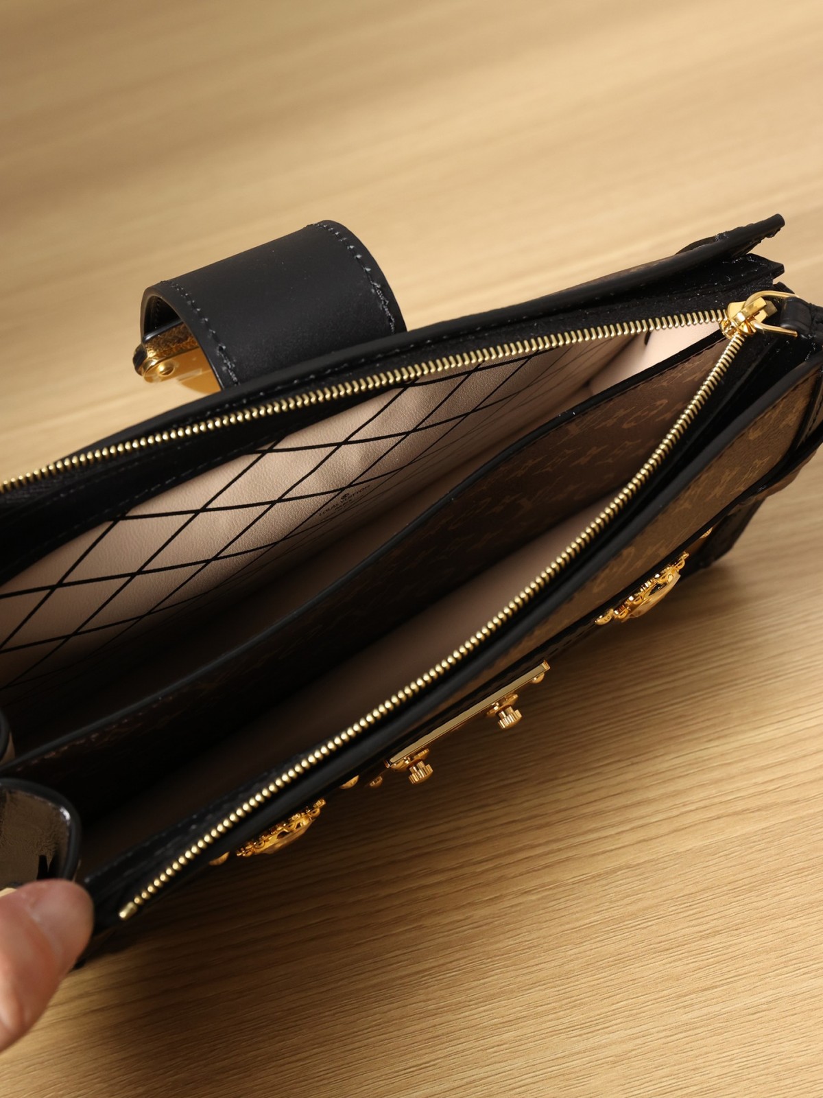 Shebag super replica Louis Vuitton M43596 TRUNK CLUTCH bag full review (2025 Apr updated)-Best Quality Fake designer Bag Review, Replica designer bag ru Shebag super replica Louis Vuitton M43596 TRUNK CLUTCH bag full review (2025 Apr updated)-Best Quality Fake designer Bag Review, Replica designer bag ru