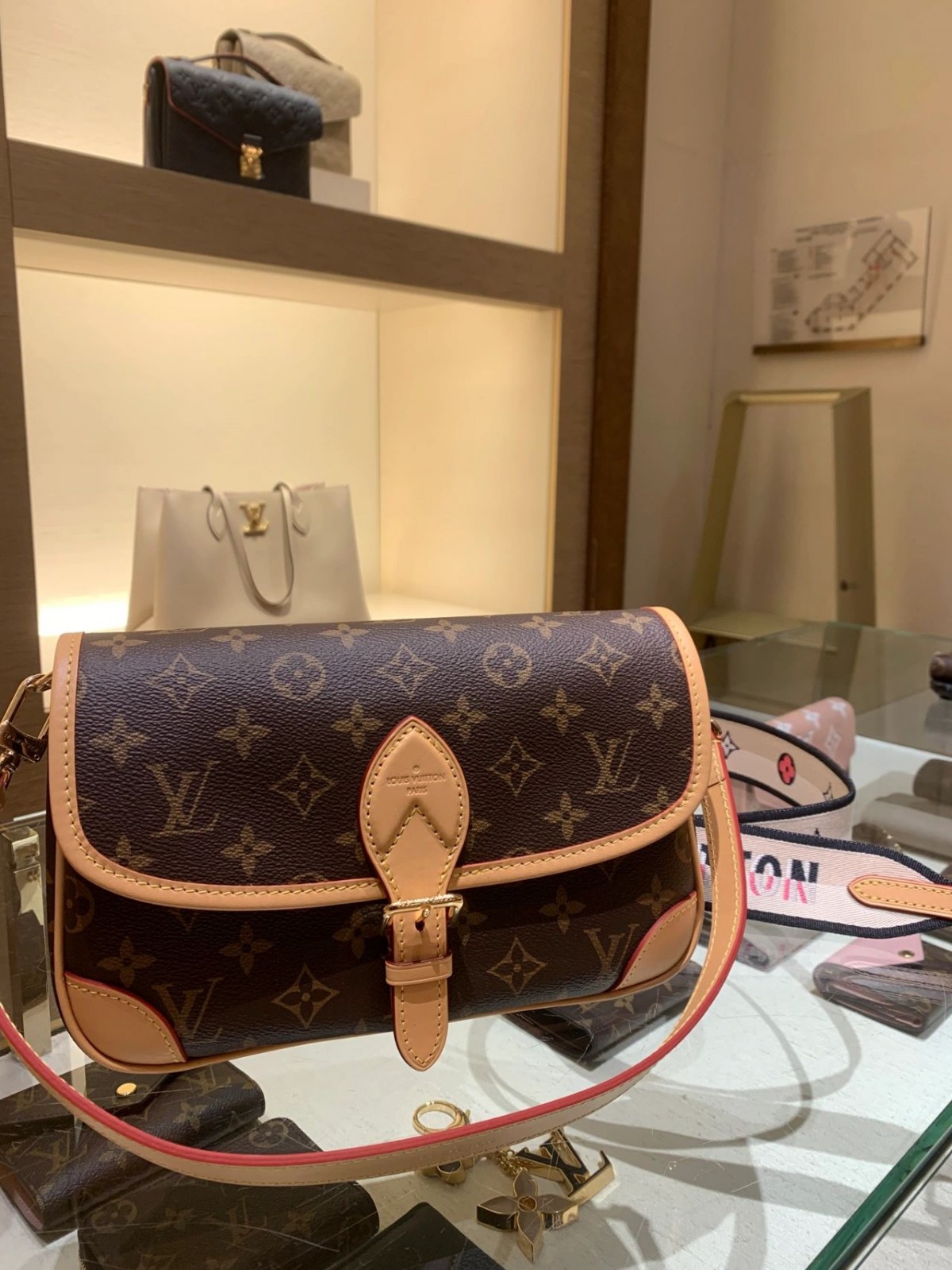 Super replica Louis Vuitton M45985 Diane bag review (2025 May updated)-Best Quality Fake designer Bag Review, Replica designer bag ru Super replica Louis Vuitton M45985 Diane bag review (2025 May updated)-Best Quality Fake designer Bag Review, Replica designer bag ru