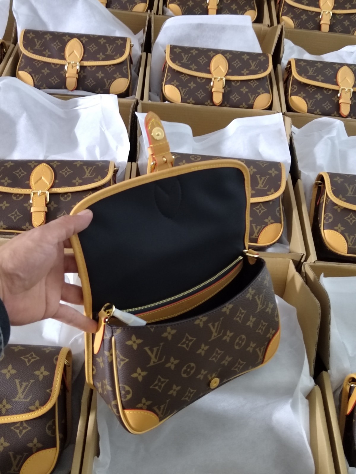 Super replica Louis Vuitton M45985 Diane bag review (2025 May updated)-Best Quality Fake designer Bag Review, Replica designer bag ru Super replica Louis Vuitton M45985 Diane bag review (2025 May updated)-Best Quality Fake designer Bag Review, Replica designer bag ru