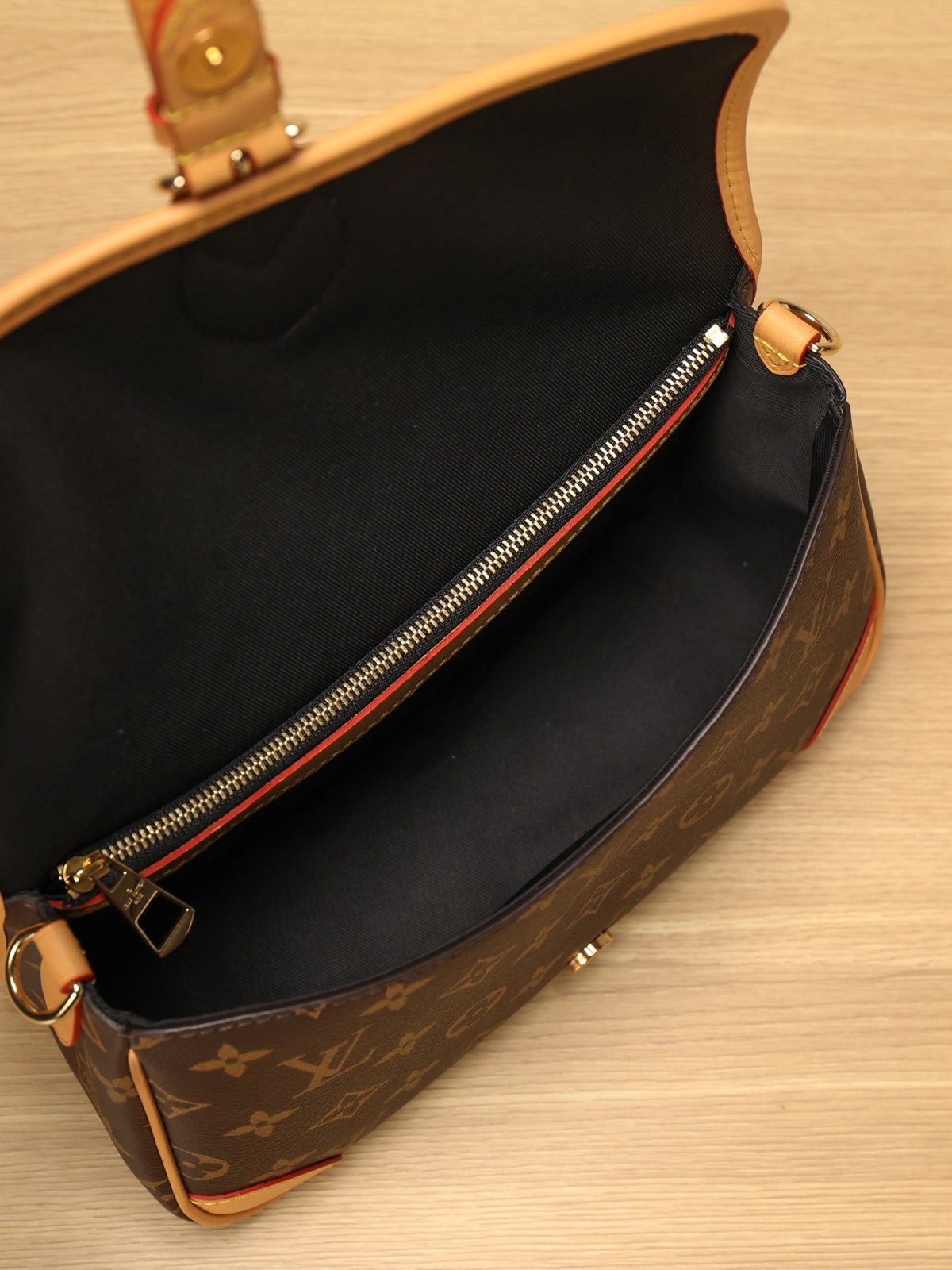 Super replica Louis Vuitton M45985 Diane bag review (2025 May updated)-Best Quality Fake designer Bag Review, Replica designer bag ru Super replica Louis Vuitton M45985 Diane bag review (2025 May updated)-Best Quality Fake designer Bag Review, Replica designer bag ru