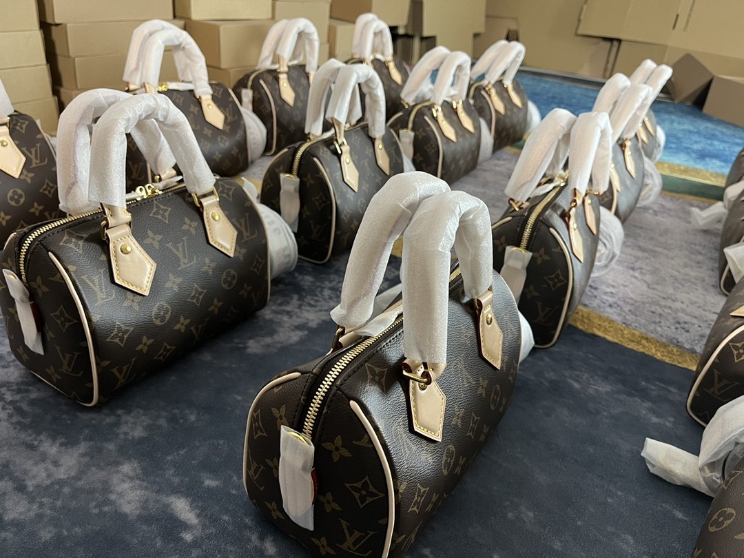 Shebag super replica Louis Vuitton M46234 SPEEDY BANDOULIÈRE 20-Best Quality Fake designer Bag Review, Replica designer bag ru