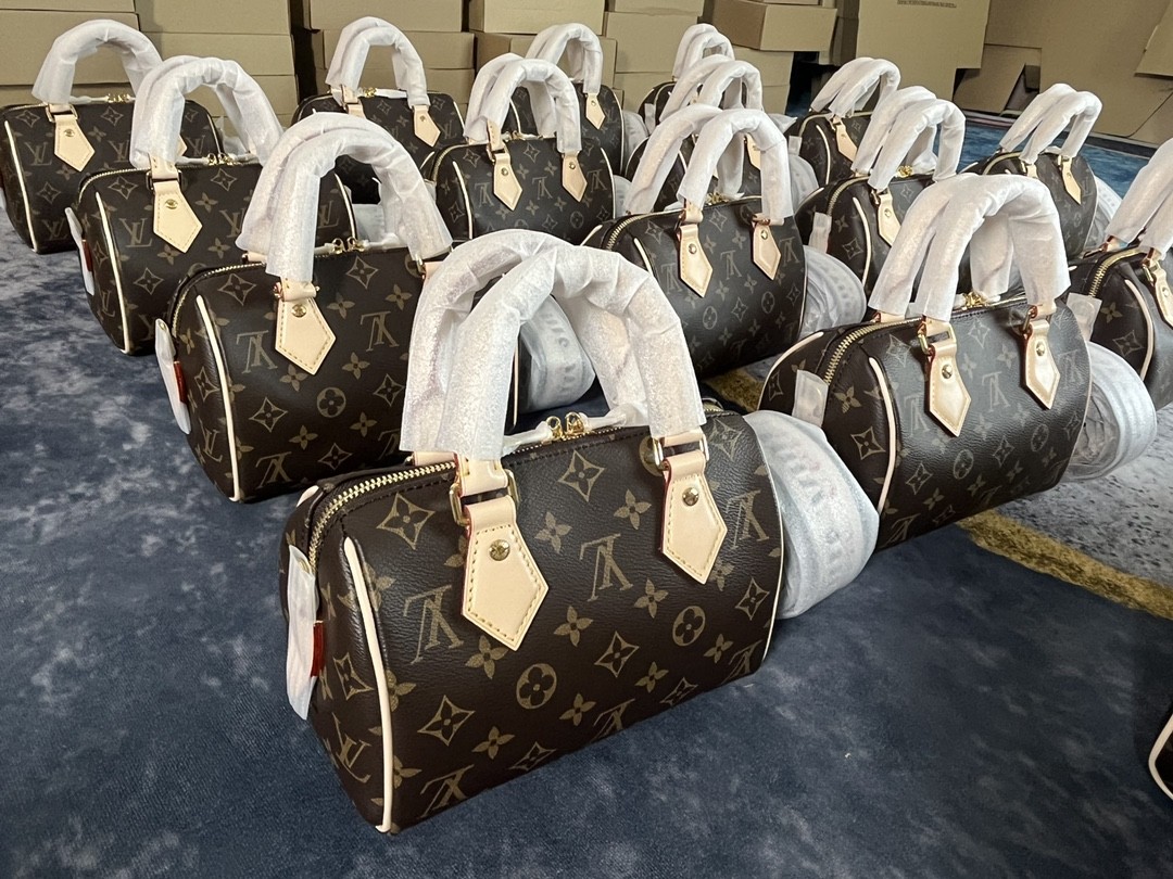 Shebag super replica Louis Vuitton M46234 SPEEDY BANDOULIÈRE 20-Best Quality Fake designer Bag Review, Replica designer bag ru