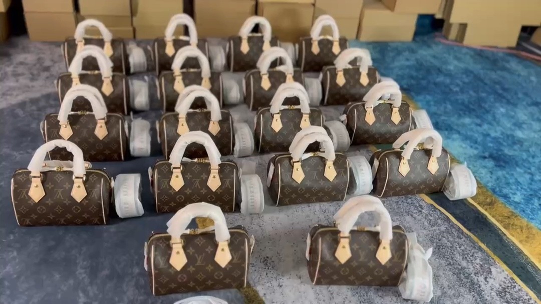Shebag super replica Louis Vuitton M46234 SPEEDY BANDOULIÈRE 20-Best Quality Fake designer Bag Review, Replica designer bag ru