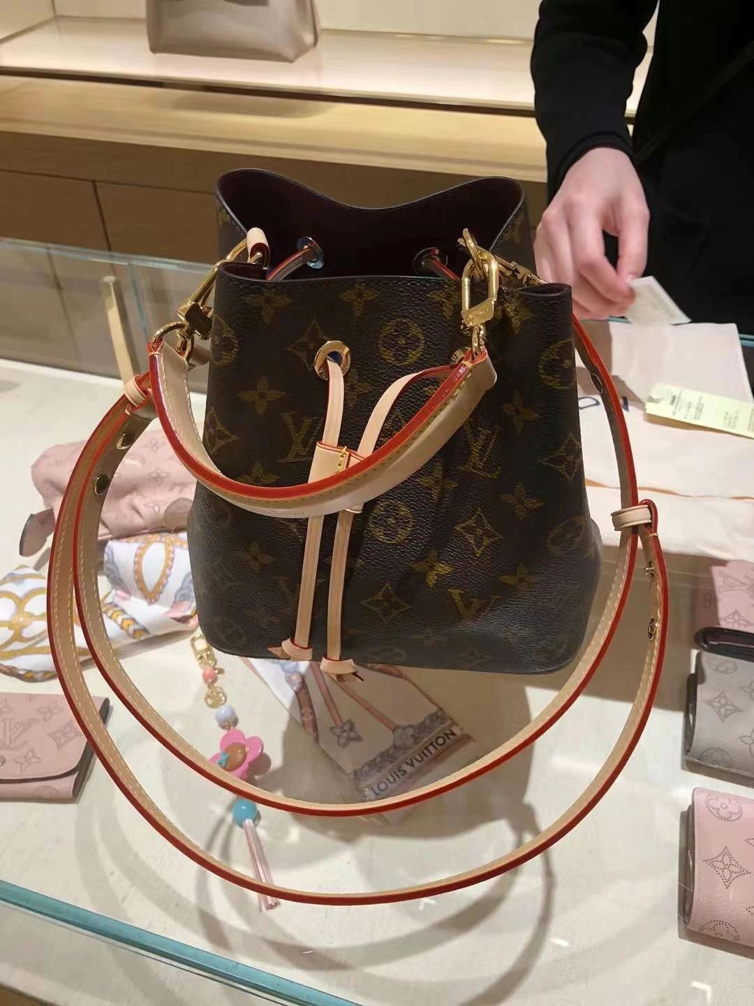Shebag super replica Louis Vuitton M46581 NÉONOÉ BB bag review(2025 May updated)-Best Quality Fake designer Bag Review, Replica designer bag ru Shebag super replica Louis Vuitton M46581 NÉONOÉ BB bag review(2025 May updated)-Best Quality Fake designer Bag Review, Replica designer bag ru