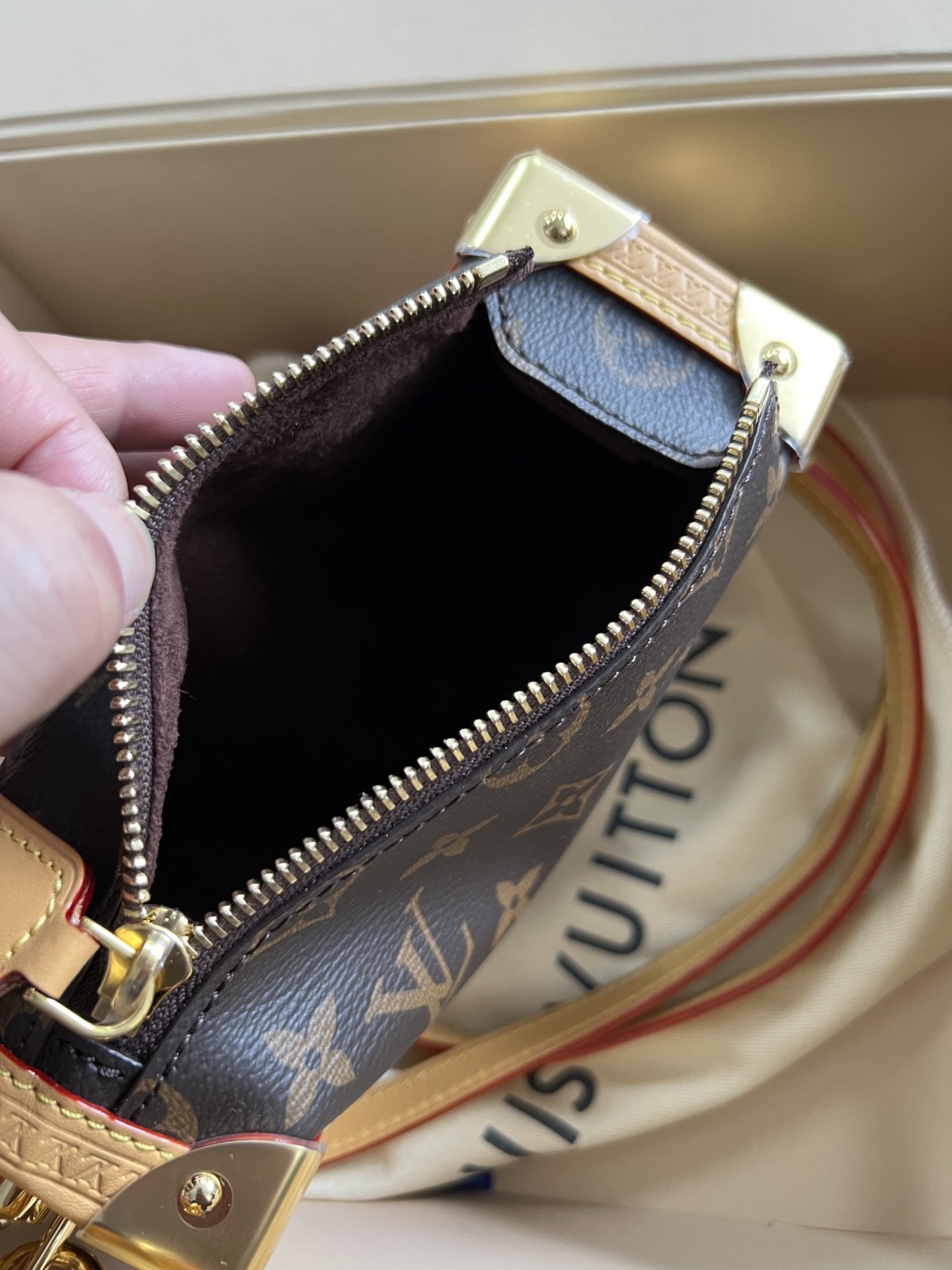 Shebag super replica Louis Vuitton M46815 SIDE TRUNK Small bag review(2025 May updated)-Best Quality Fake designer Bag Review, Replica designer bag ru