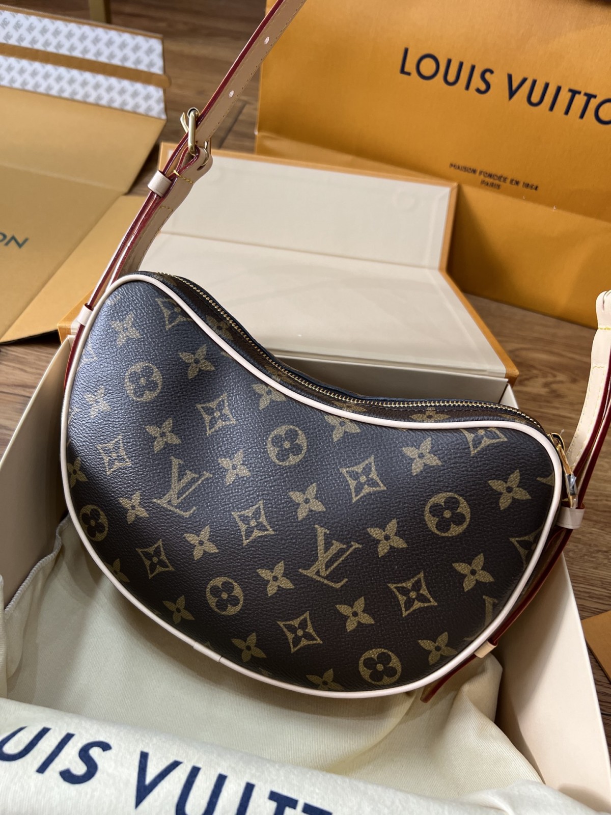 Shebag super replica Louis Vuitton M46828 CROISSANT Medium size bag review(2025 May updated)-Best Quality Fake designer Bag Review, Replica designer bag ru Shebag super replica Louis Vuitton M46828 CROISSANT Medium size bag review(2025 May updated)-Best Quality Fake designer Bag Review, Replica designer bag ru