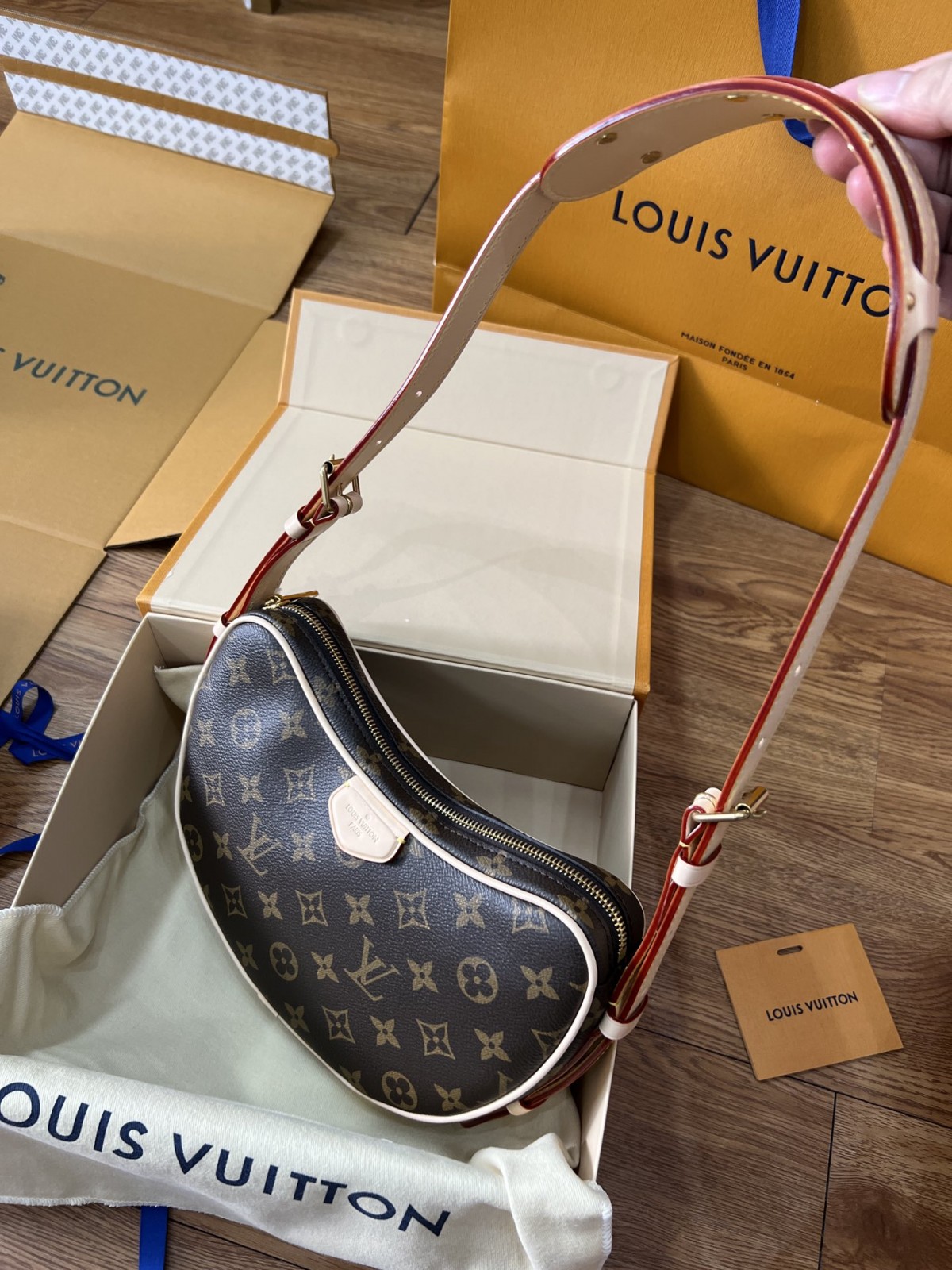 Shebag super replica Louis Vuitton M46828 CROISSANT Medium size bag review(2025 May updated)-Best Quality Fake designer Bag Review, Replica designer bag ru Shebag super replica Louis Vuitton M46828 CROISSANT Medium size bag review(2025 May updated)-Best Quality Fake designer Bag Review, Replica designer bag ru