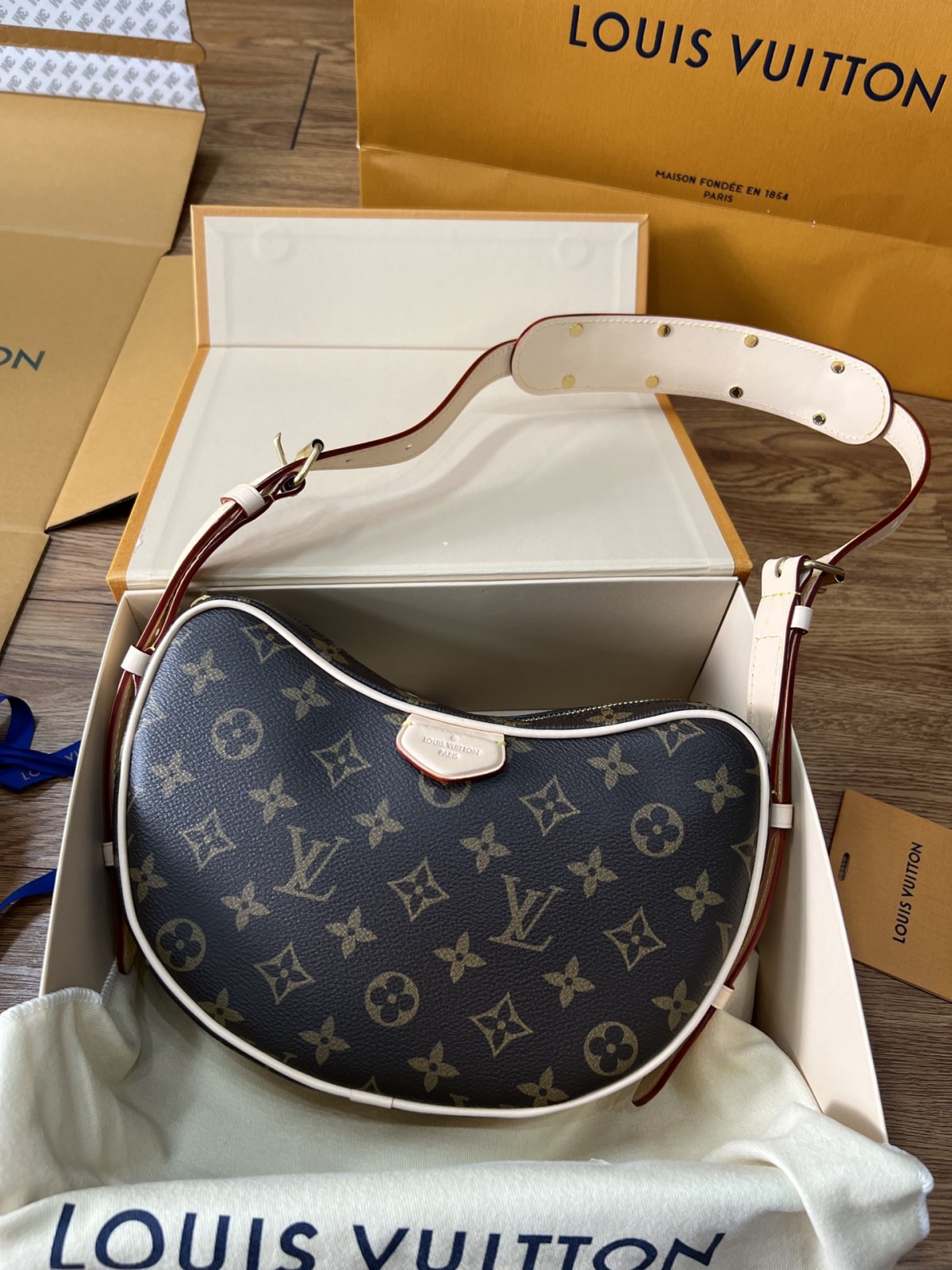 Shebag super replica Louis Vuitton M46828 CROISSANT Medium size bag review(2025 May updated)-Best Quality Fake designer Bag Review, Replica designer bag ru Shebag super replica Louis Vuitton M46828 CROISSANT Medium size bag review(2025 May updated)-Best Quality Fake designer Bag Review, Replica designer bag ru