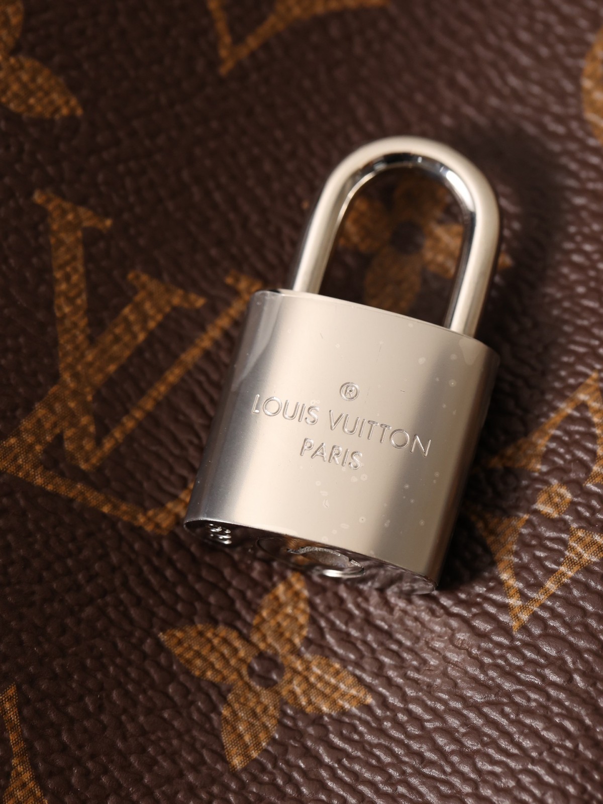 Shebag super replica Louis Vuitton M56711 KEEPALL BANDOULIÈRE 45 bag review (2025 May updated)-Best Quality Fake designer Bag Review, Replica designer bag ru Shebag super replica Louis Vuitton M56711 KEEPALL BANDOULIÈRE 45 bag review (2025 May updated)-Best Quality Fake designer Bag Review, Replica designer bag ru