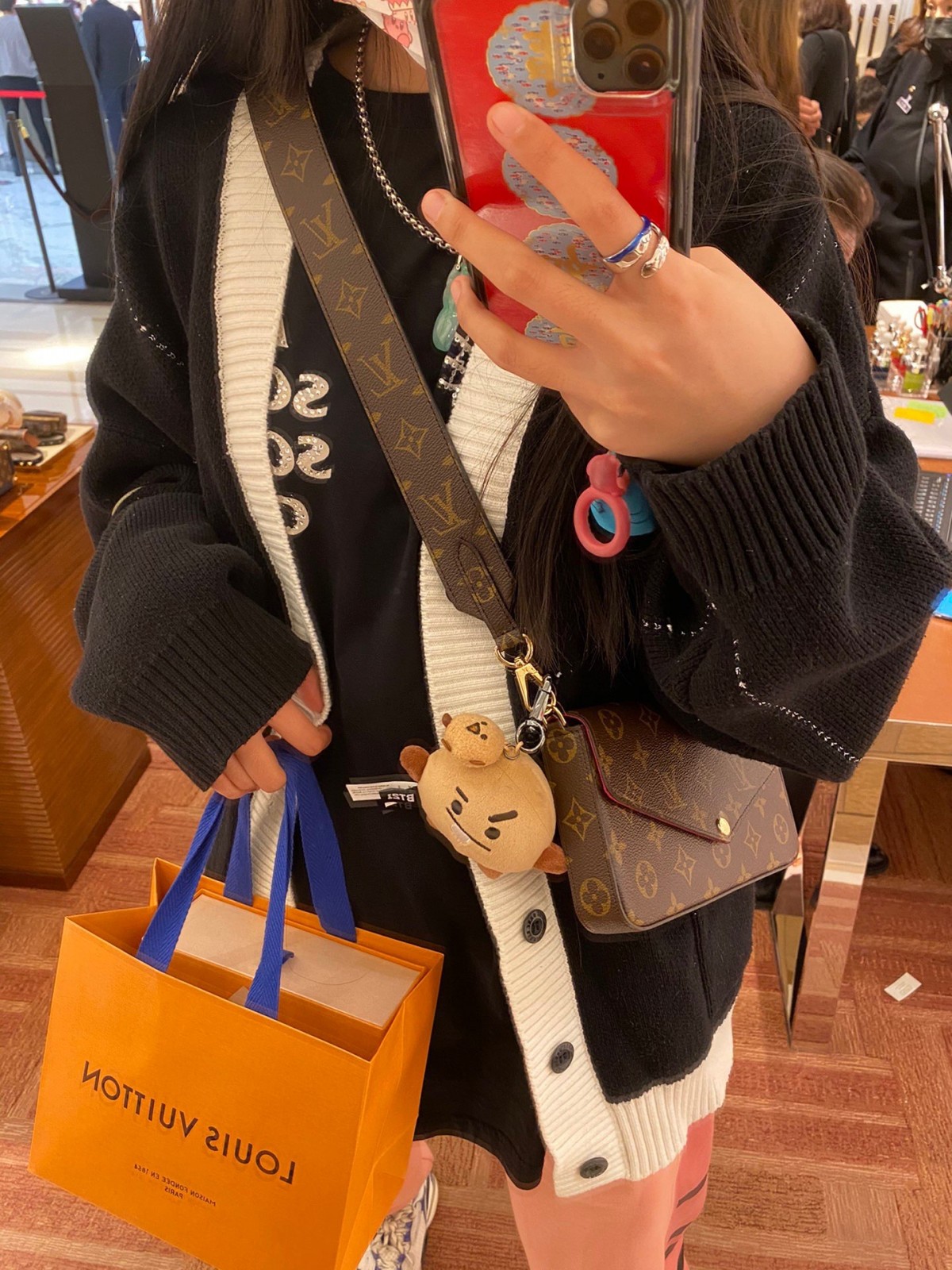 Shebag Super replica Louis Vuitton M61276 POCHETTE FÉLICIE bag review (2025 June updated)-Best Quality Fake designer Bag Review, Replica designer bag ru