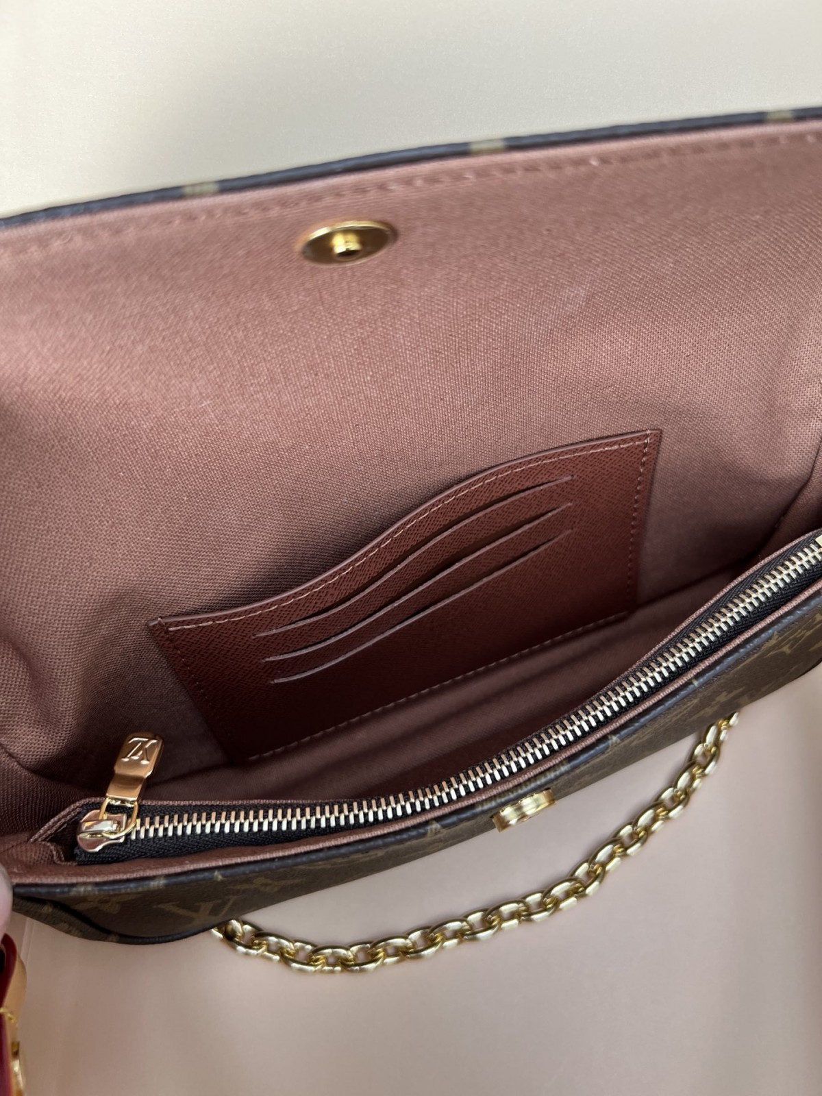 Shebag super replica Louis Vuitton M81911 WALLET ON CHAIN IVY bag reivew (2025 Jul updated)-Best Quality Fake designer Bag Review, Replica designer bag ru