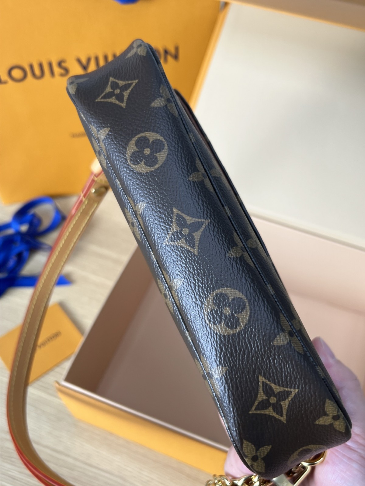 Shebag super replica Louis Vuitton M81911 WALLET ON CHAIN IVY bag reivew (2025 Jul updated)-Best Quality Fake designer Bag Review, Replica designer bag ru