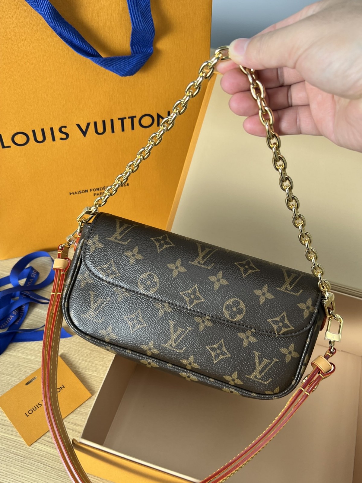 Shebag super replica Louis Vuitton M81911 WALLET ON CHAIN IVY bag reivew (2025 Jul updated)-Best Quality Fake designer Bag Review, Replica designer bag ru