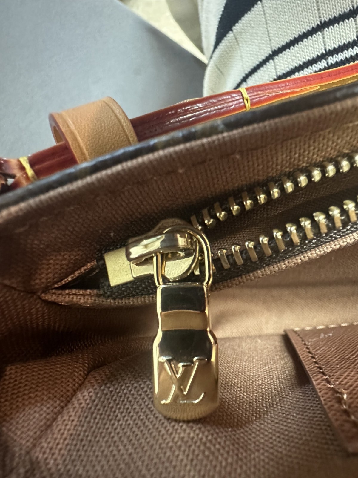 Shebag super replica Louis Vuitton M81911 WALLET ON CHAIN IVY bag reivew (2025 Jul updated)-Best Quality Fake designer Bag Review, Replica designer bag ru