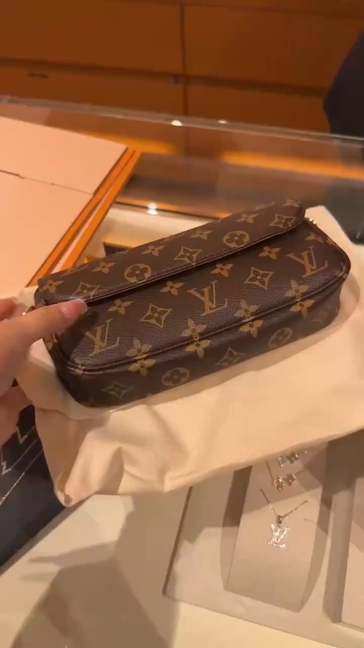 Shebag super replica Louis Vuitton M81911 WALLET ON CHAIN IVY bag reivew (2025 Jul updated)-Best Quality Fake designer Bag Review, Replica designer bag ru