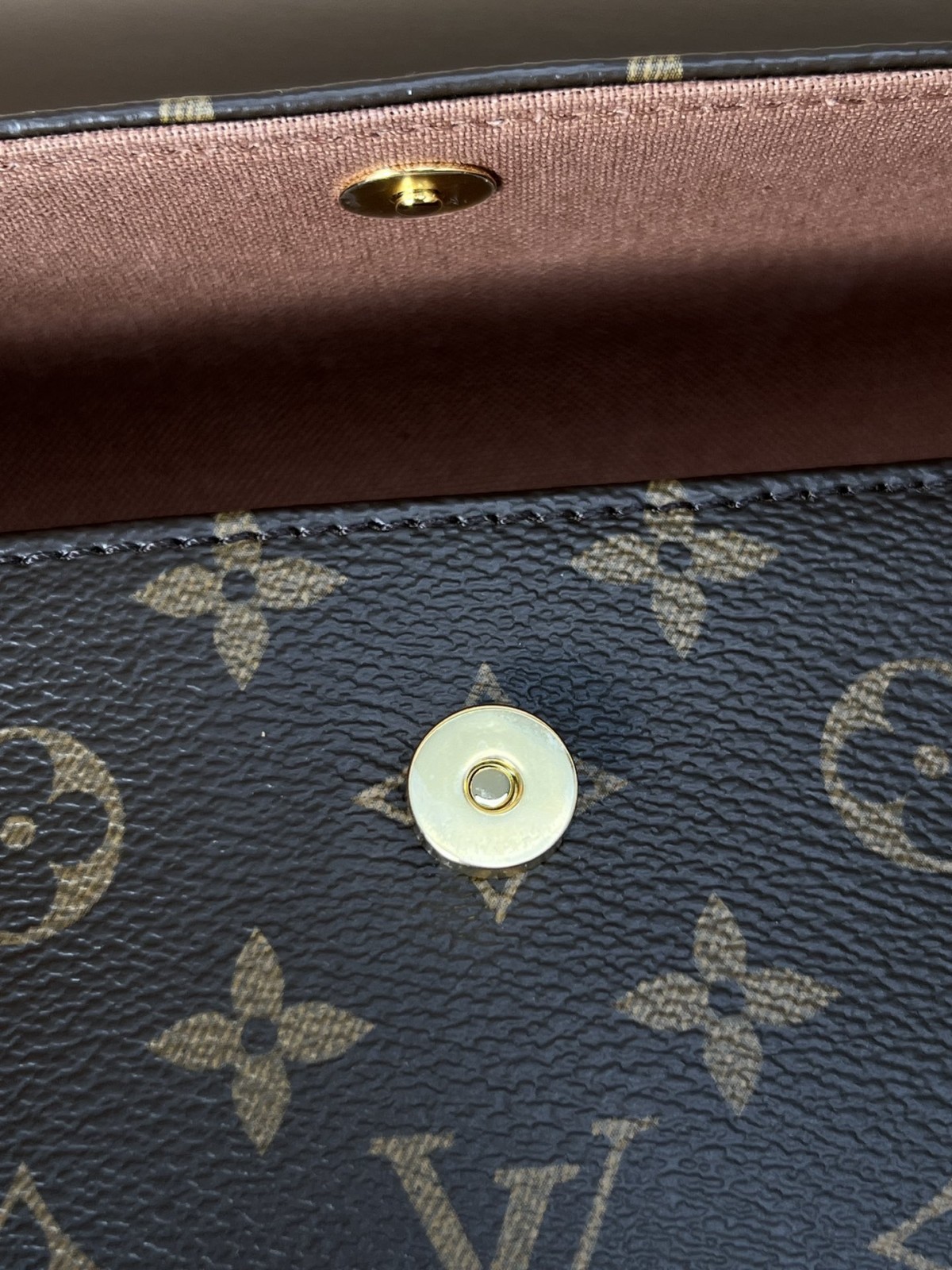 Shebag super replica Louis Vuitton M81911 WALLET ON CHAIN IVY bag reivew (2025 Jul updated)-Best Quality Fake designer Bag Review, Replica designer bag ru