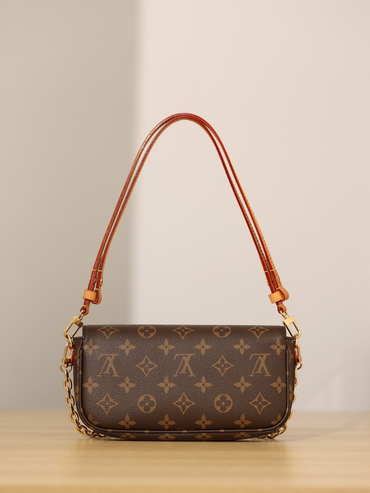 Shebag super replica Louis Vuitton M81911 WALLET ON CHAIN IVY bag reivew (2025 Jul updated)-Best Quality Fake designer Bag Review, Replica designer bag ru