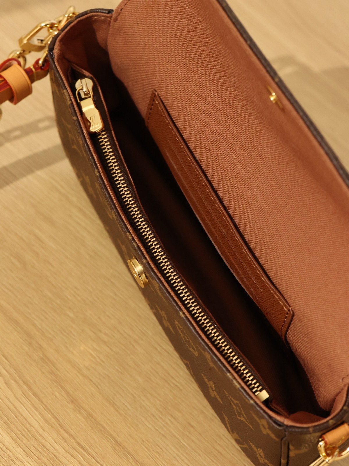 Shebag super replica Louis Vuitton M81911 WALLET ON CHAIN IVY bag reivew (2025 Jul updated)-Best Quality Fake designer Bag Review, Replica designer bag ru