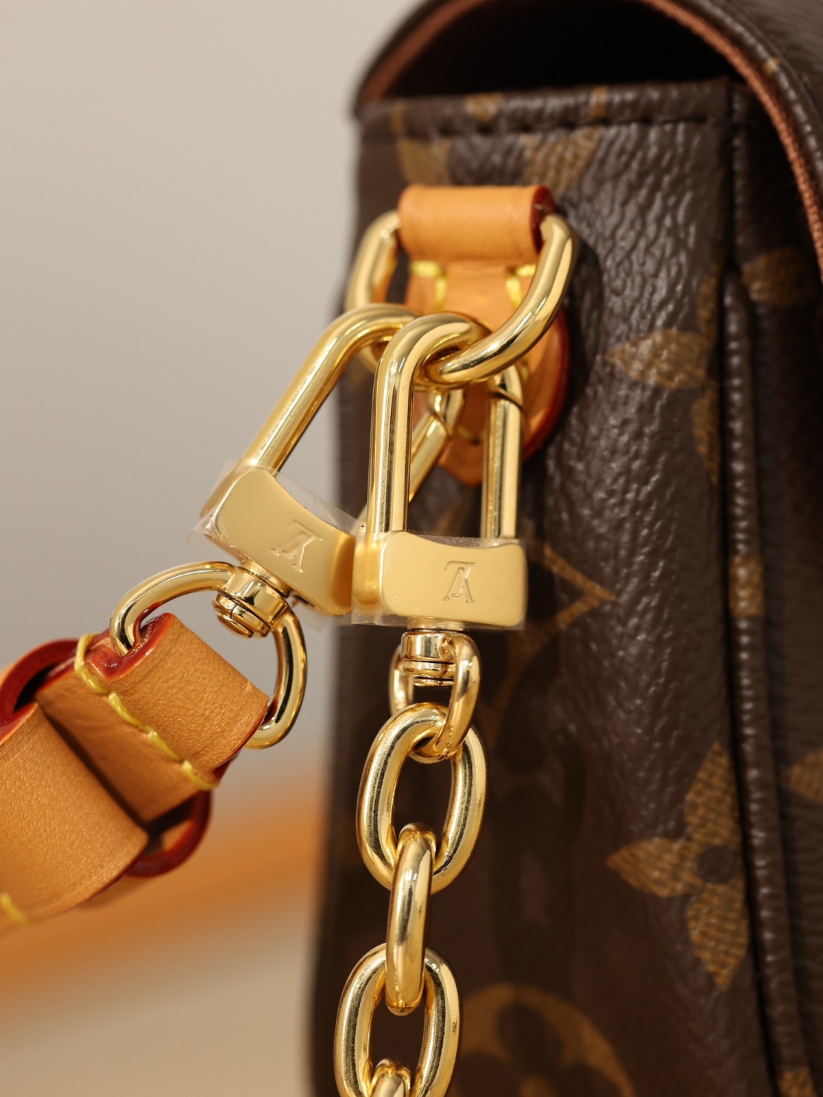 Shebag super replica Louis Vuitton M81911 WALLET ON CHAIN IVY bag reivew (2025 Jul updated)-Best Quality Fake designer Bag Review, Replica designer bag ru