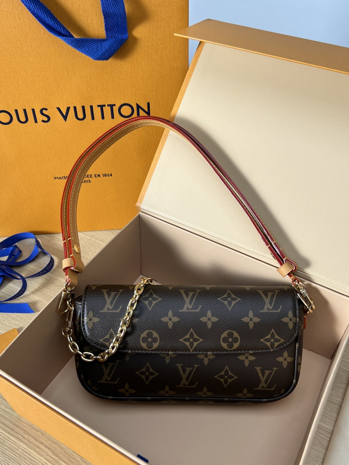 Shebag super replica Louis Vuitton M81911 WALLET ON CHAIN IVY bag reivew (2025 Jul updated)-Best Quality Fake designer Bag Review, Replica designer bag ru