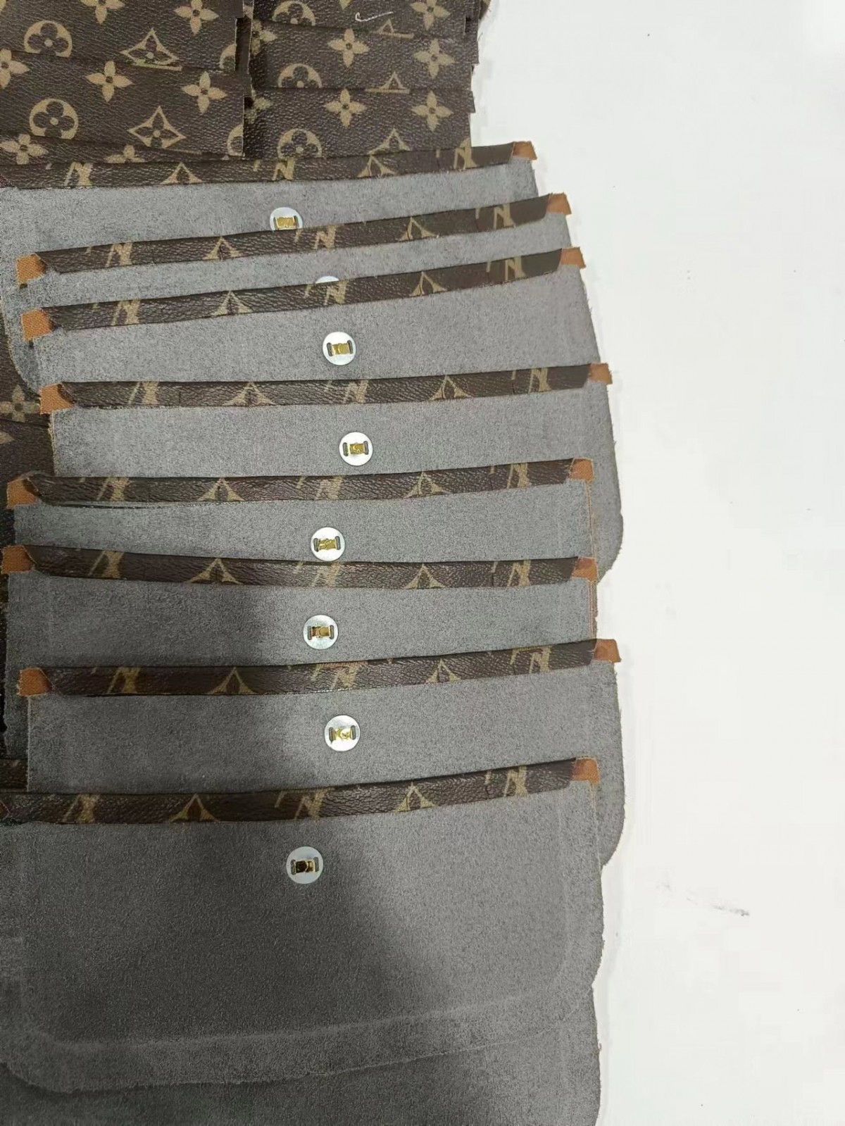 Shebag super replica Louis Vuitton M81911 WALLET ON CHAIN IVY bag reivew (2025 Jul updated)-Best Quality Fake designer Bag Review, Replica designer bag ru