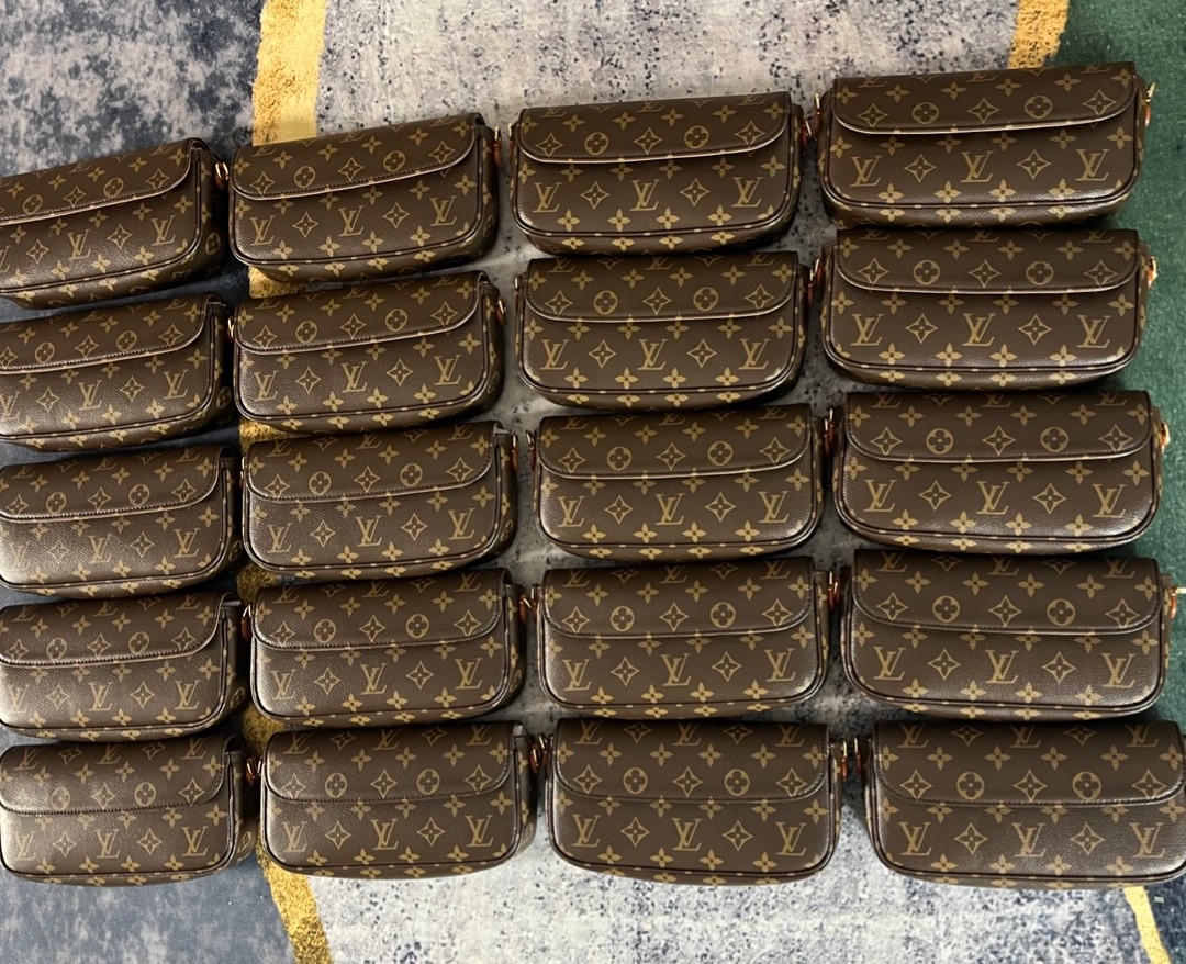 Shebag super replica Louis Vuitton M81911 WALLET ON CHAIN IVY bag reivew (2025 Jul updated)-Best Quality Fake designer Bag Review, Replica designer bag ru