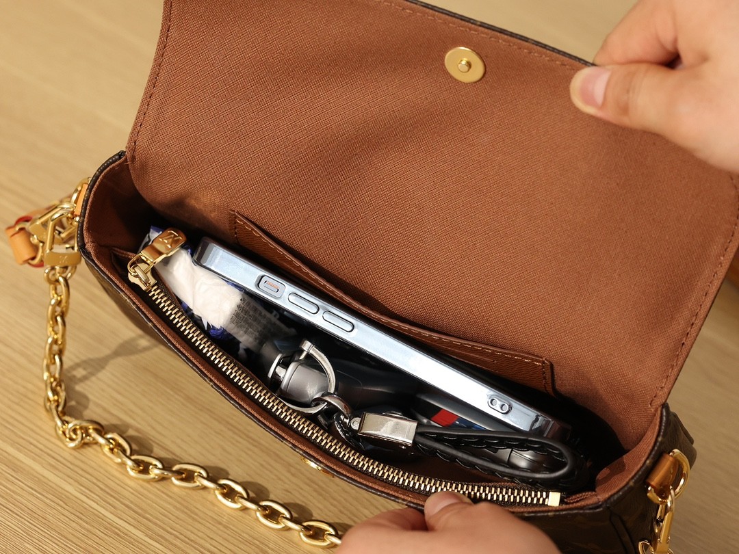 Shebag super replica Louis Vuitton M81911 WALLET ON CHAIN IVY bag reivew (2025 Jul updated)-Best Quality Fake designer Bag Review, Replica designer bag ru