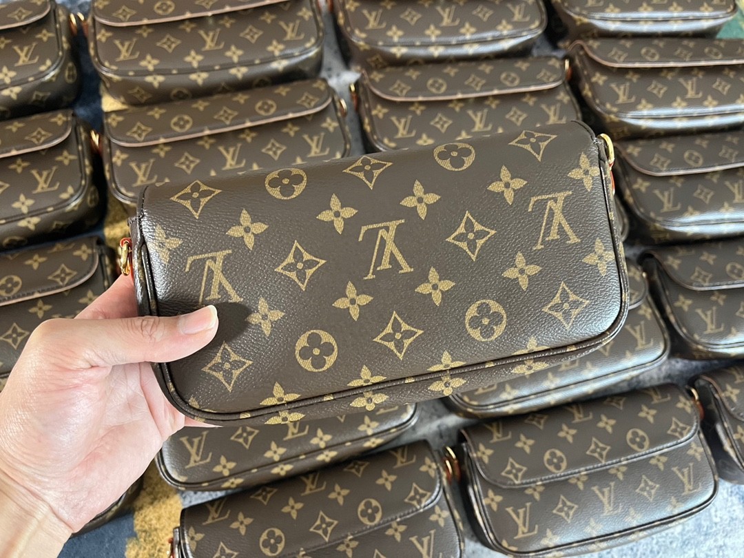 Shebag super replica Louis Vuitton M81911 WALLET ON CHAIN IVY bag reivew (2025 Jul updated)-Best Quality Fake designer Bag Review, Replica designer bag ru