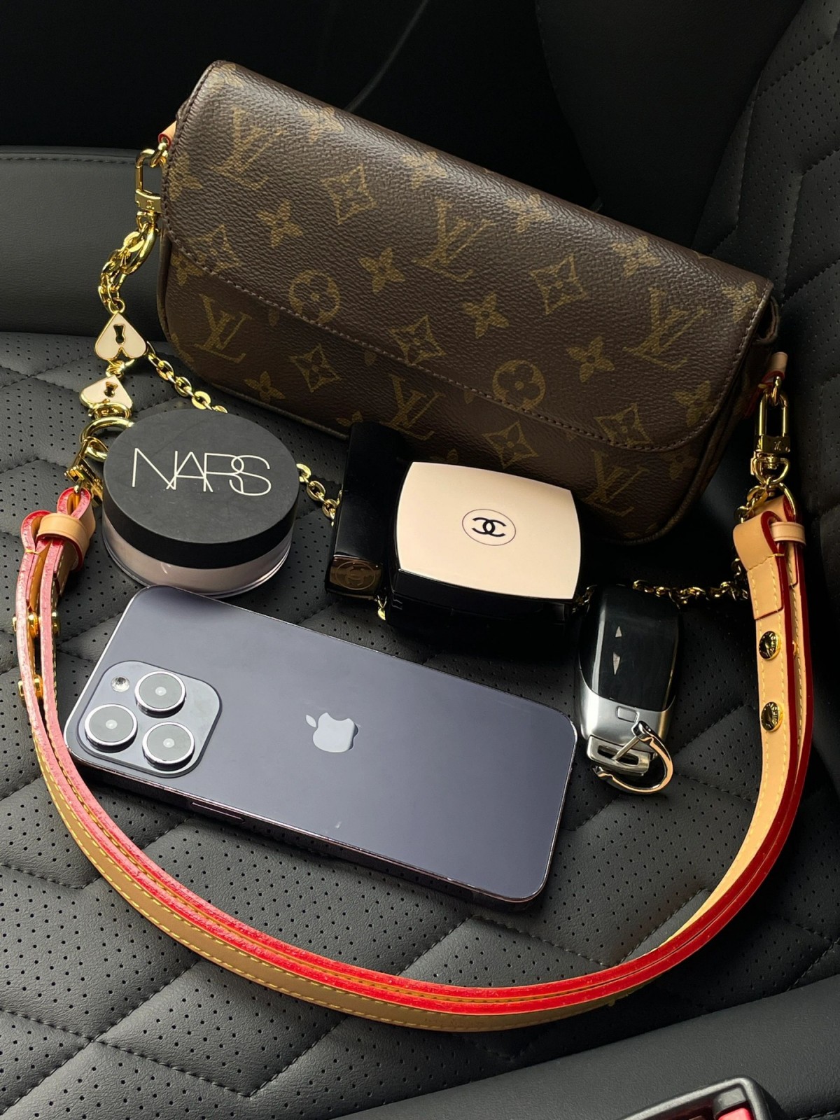 Shebag super replica Louis Vuitton M81911 WALLET ON CHAIN IVY bag reivew (2025 Jul updated)-Best Quality Fake designer Bag Review, Replica designer bag ru