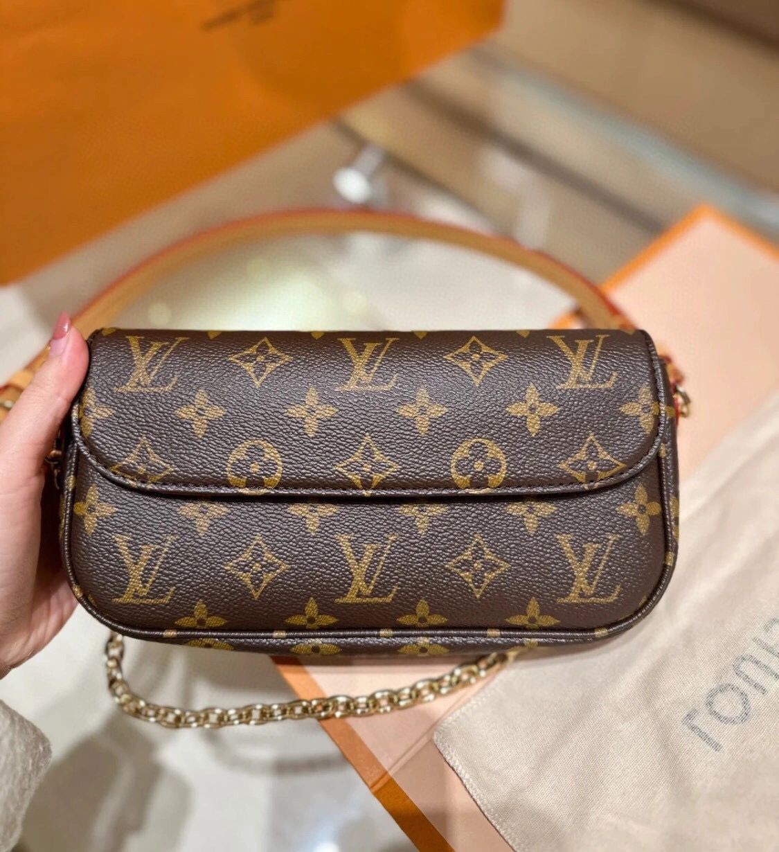 Shebag super replica Louis Vuitton M81911 WALLET ON CHAIN IVY bag reivew (2025 Jul updated)-Best Quality Fake designer Bag Review, Replica designer bag ru
